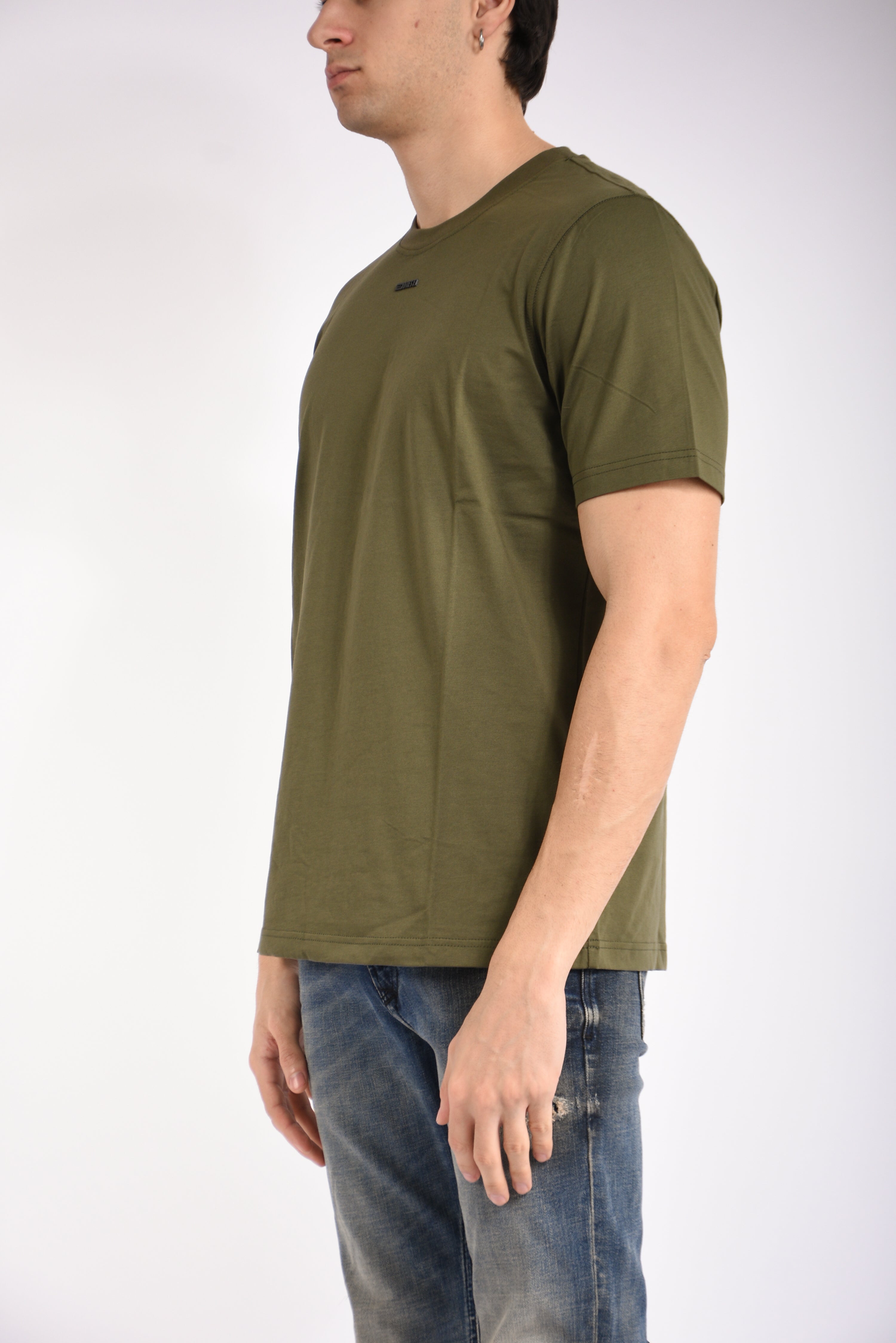 T-shirt con logo micro in metallo