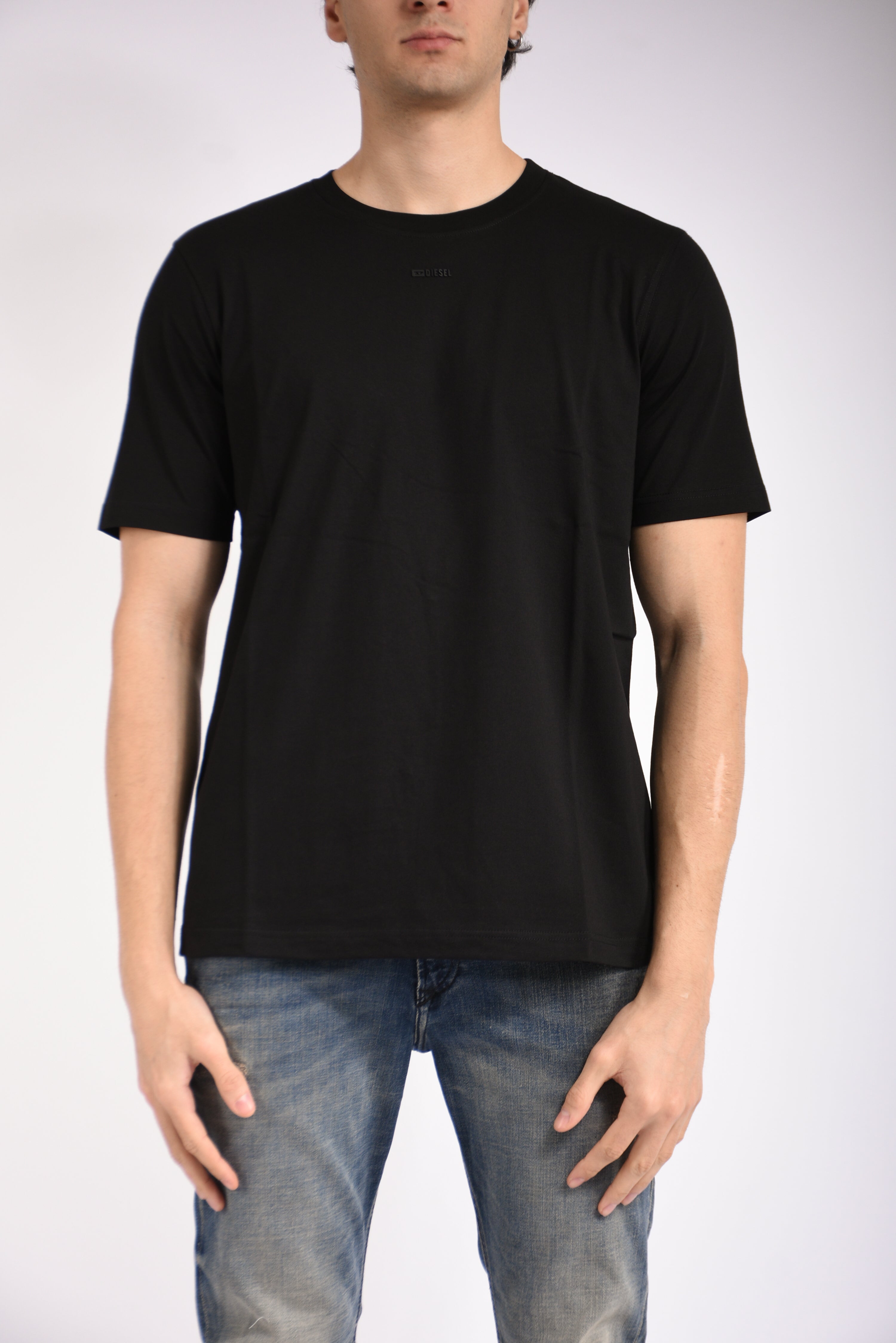 T-shirt con logo micro in metallo