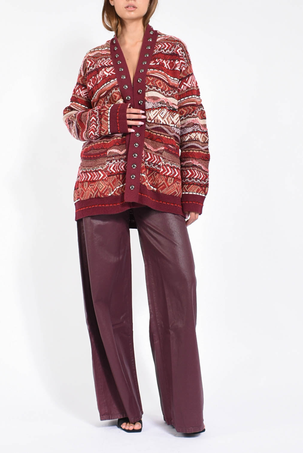 Jeans baggy spalmati effetto pelle