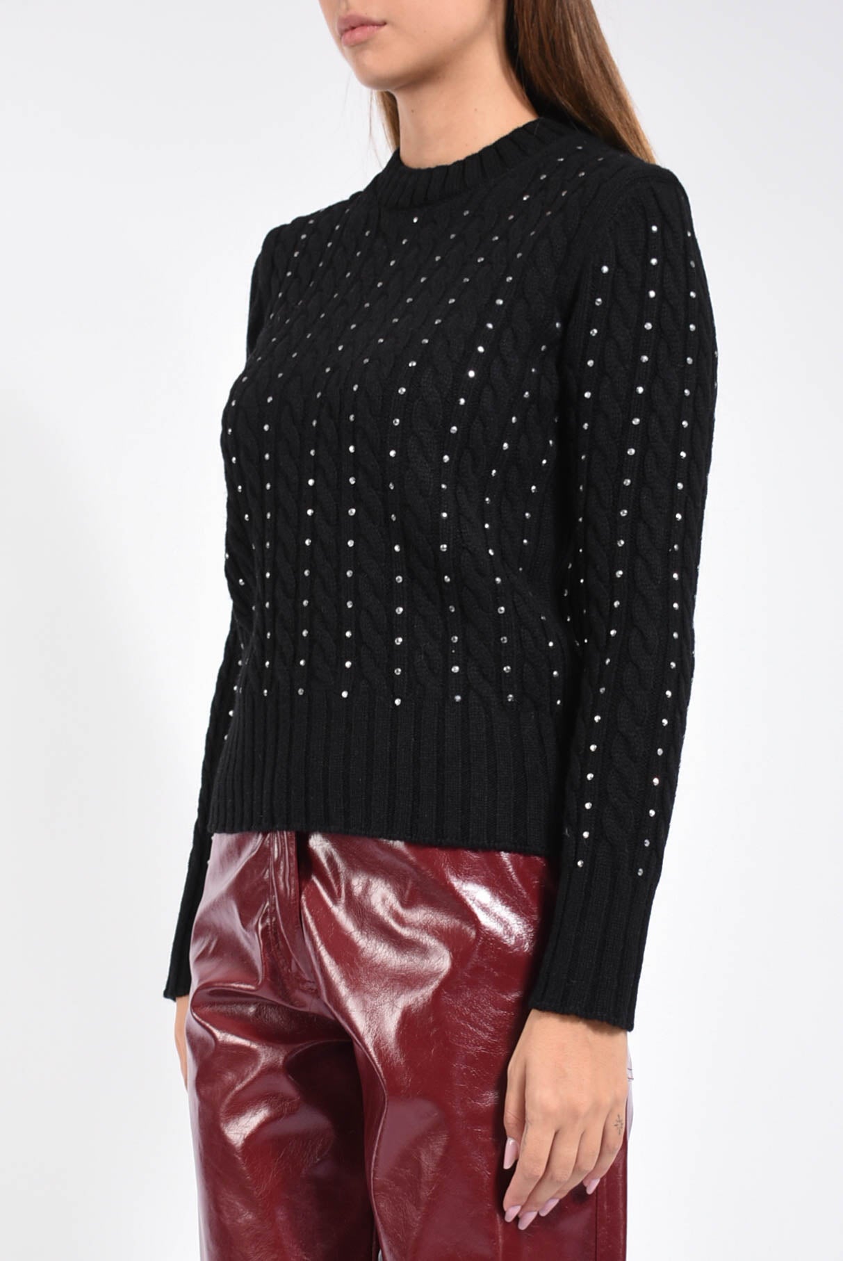 maglia a trecce con micro borchie