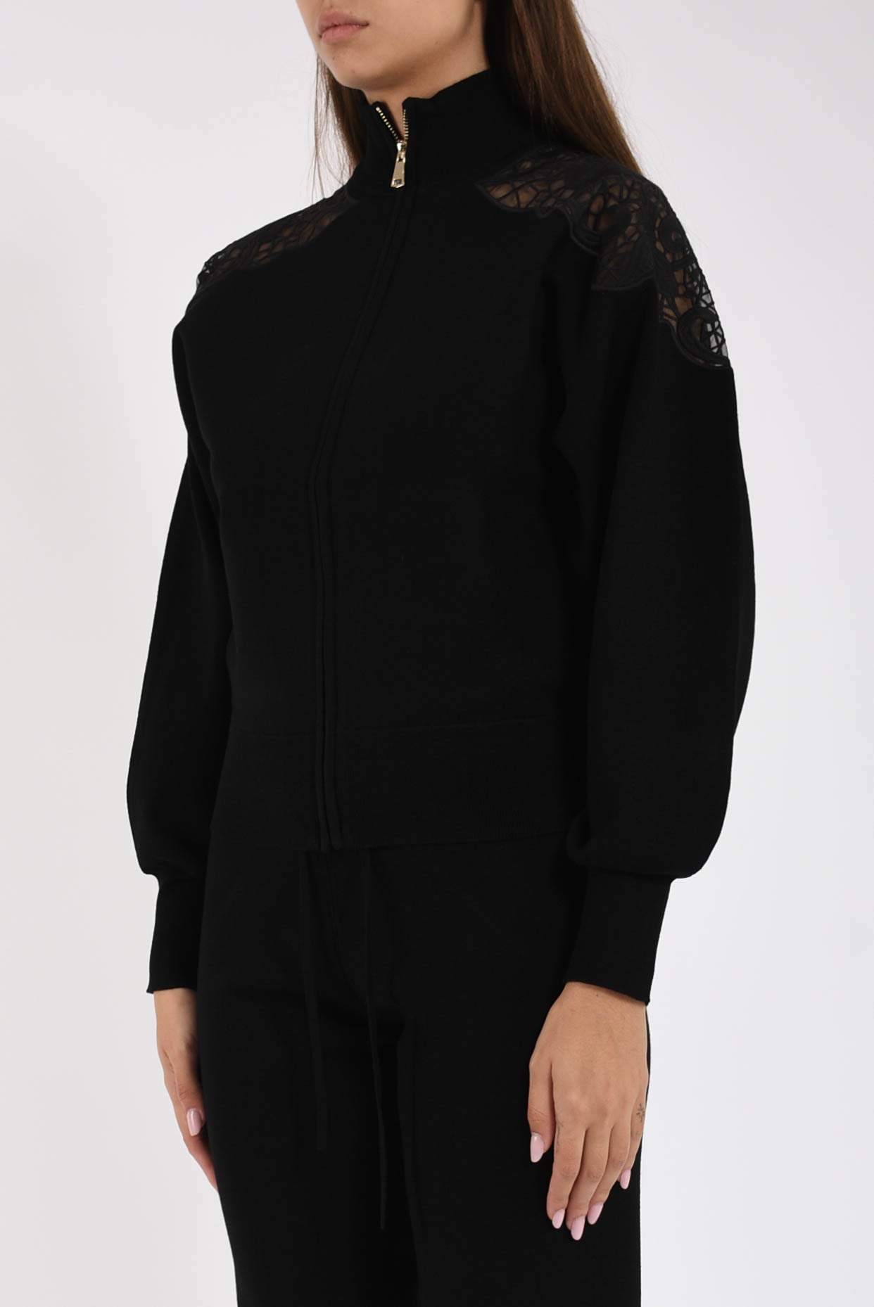 Giacca in maglia con organza ricamata