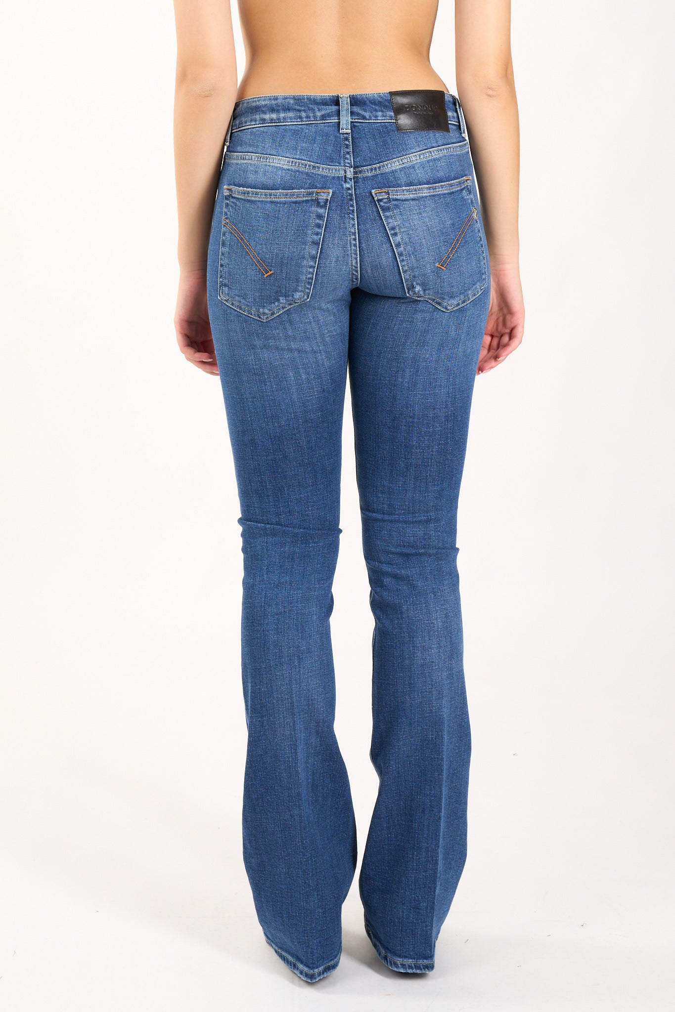 jeans a zampa modello new lola