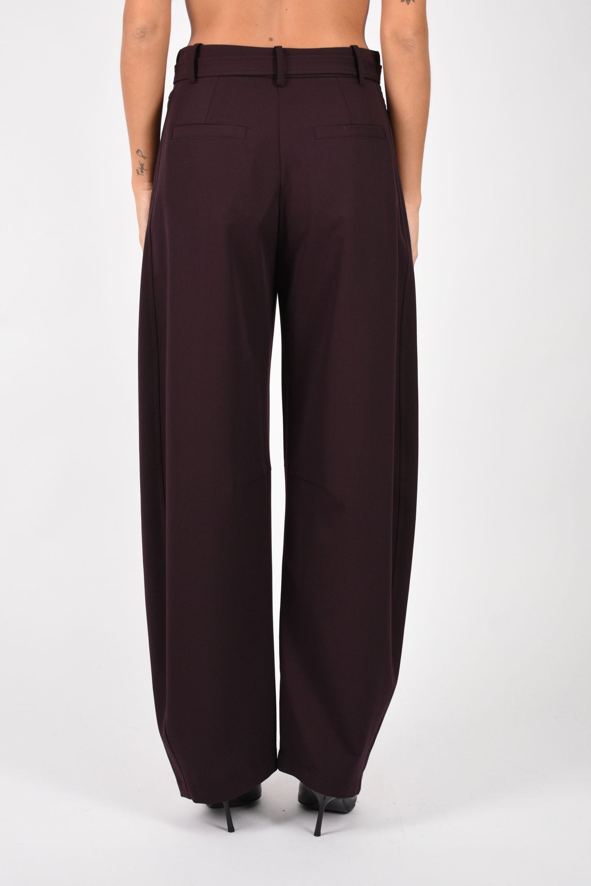 Pantaloni con cintura 107201A18E