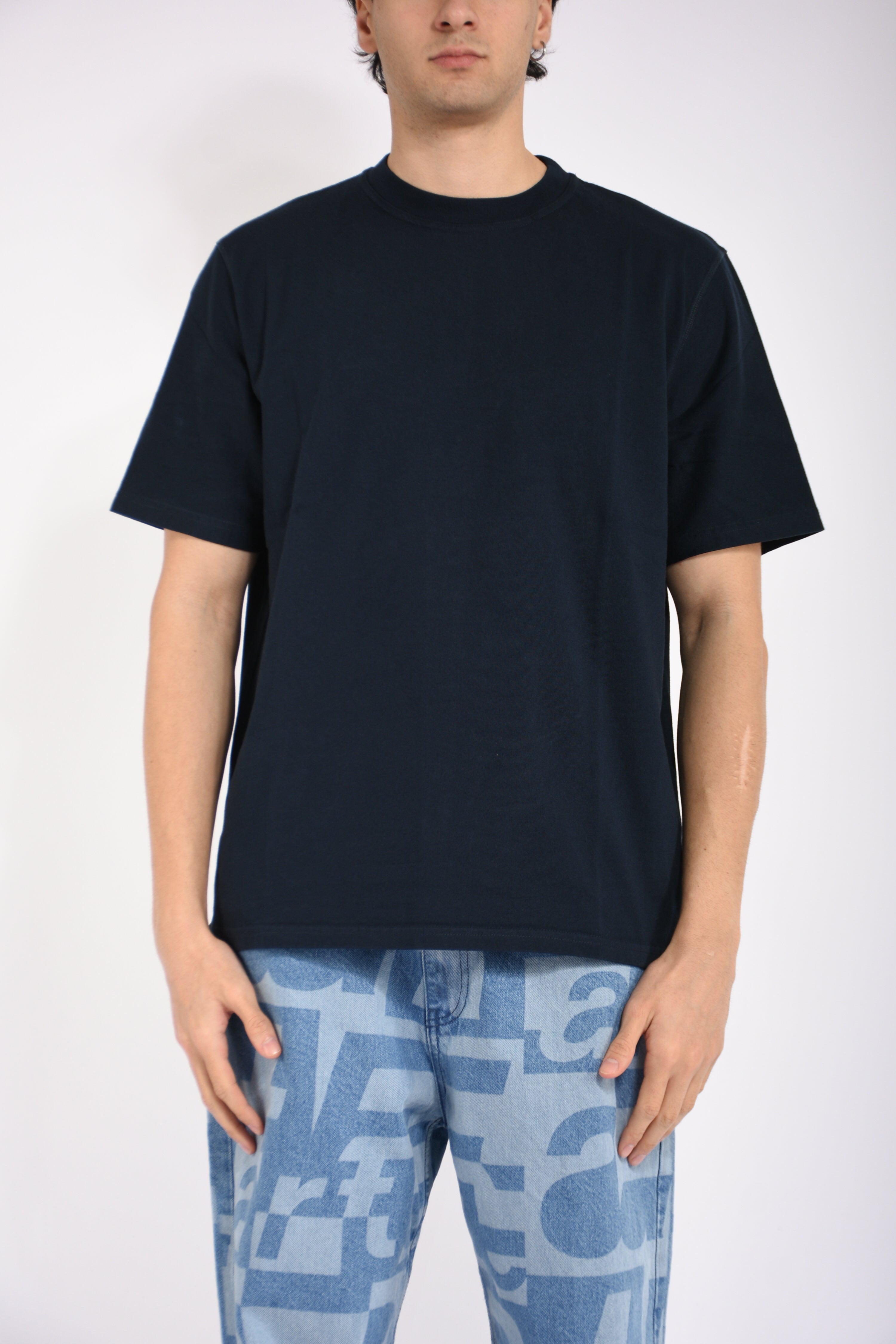 t-shirt blurry back