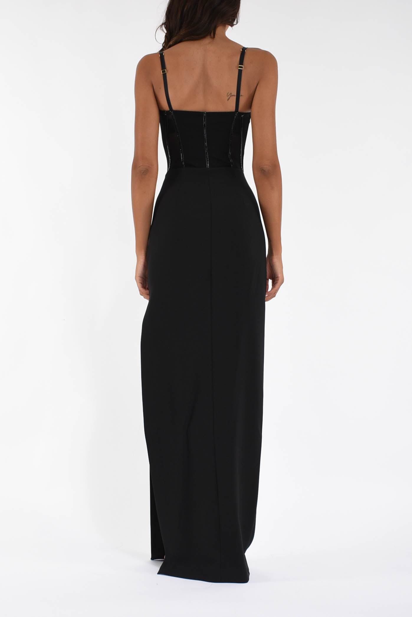 Abito lungo iin crêpe leggero e tulle