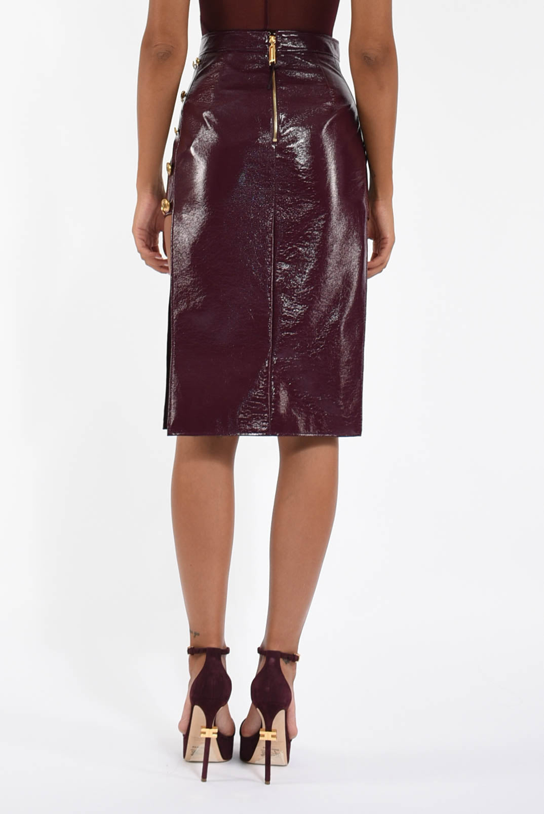 Gonna midi in vinile con bottoni gioiello