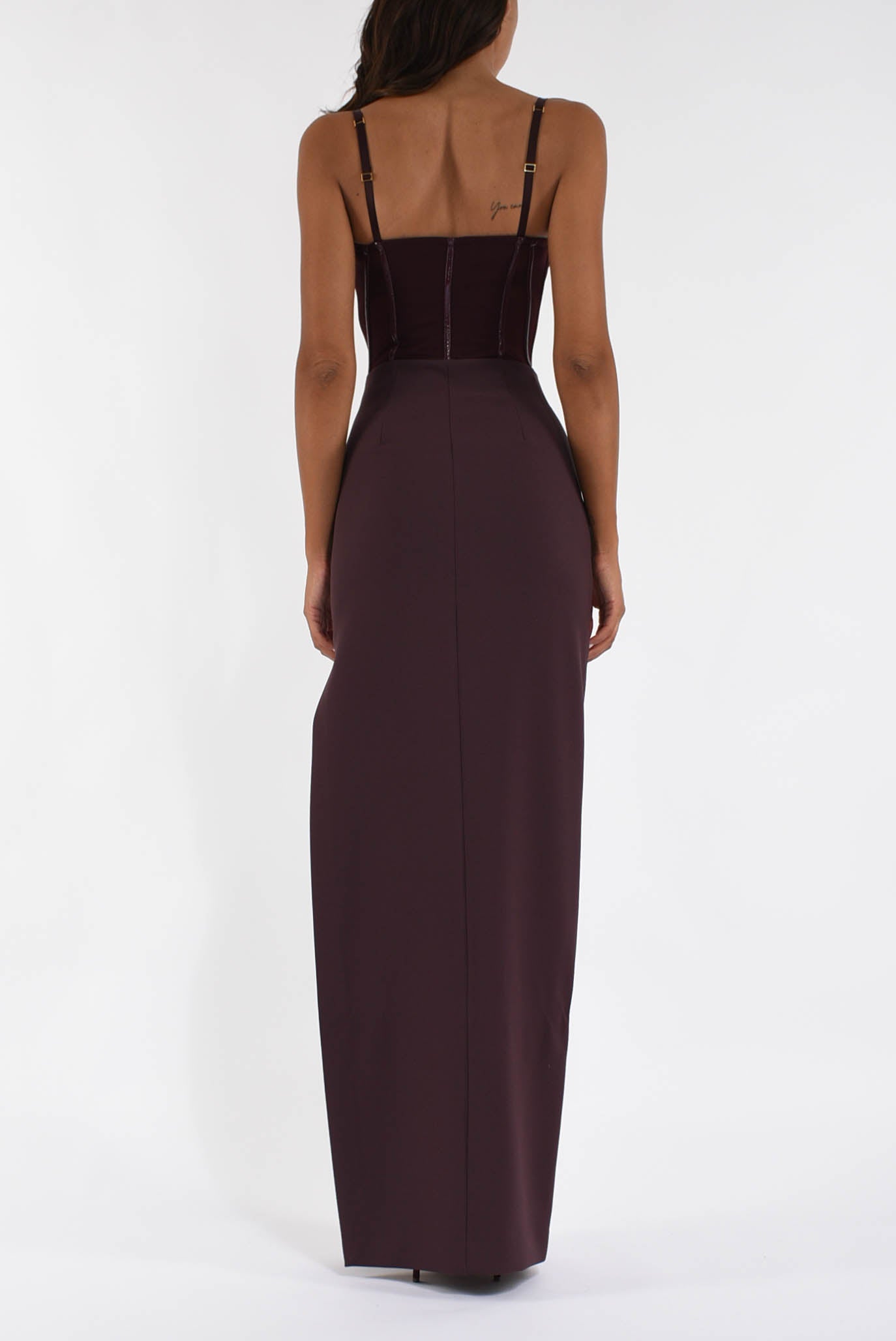 Abito lungo iin crêpe leggero e tulle