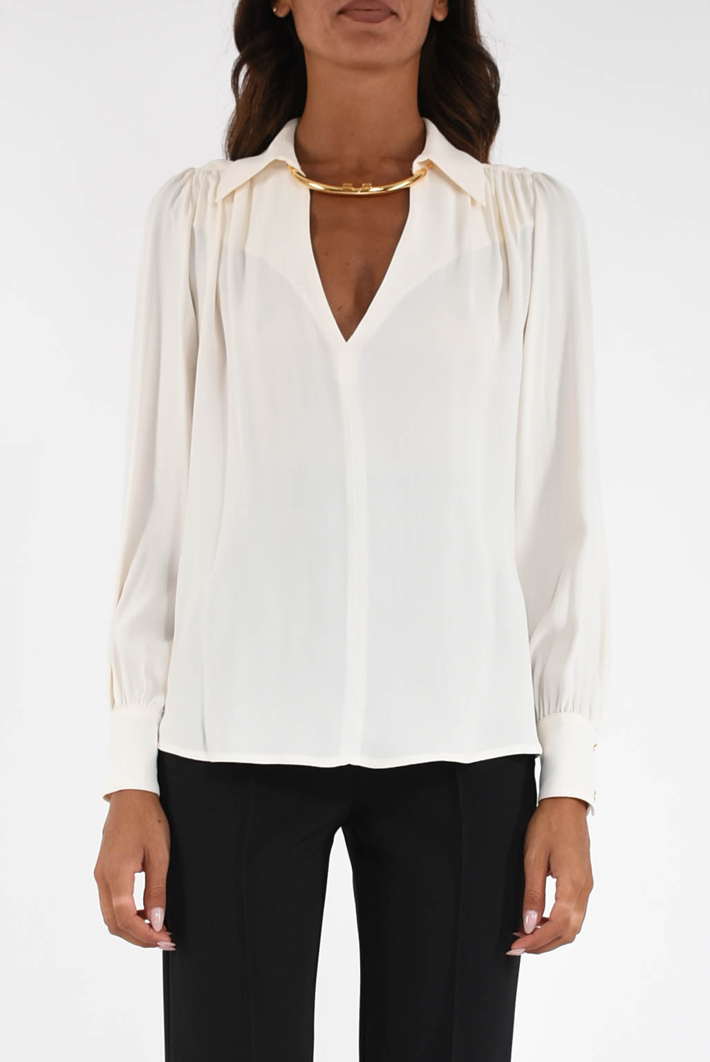 Camicia in georgette con dettaglio gioiello