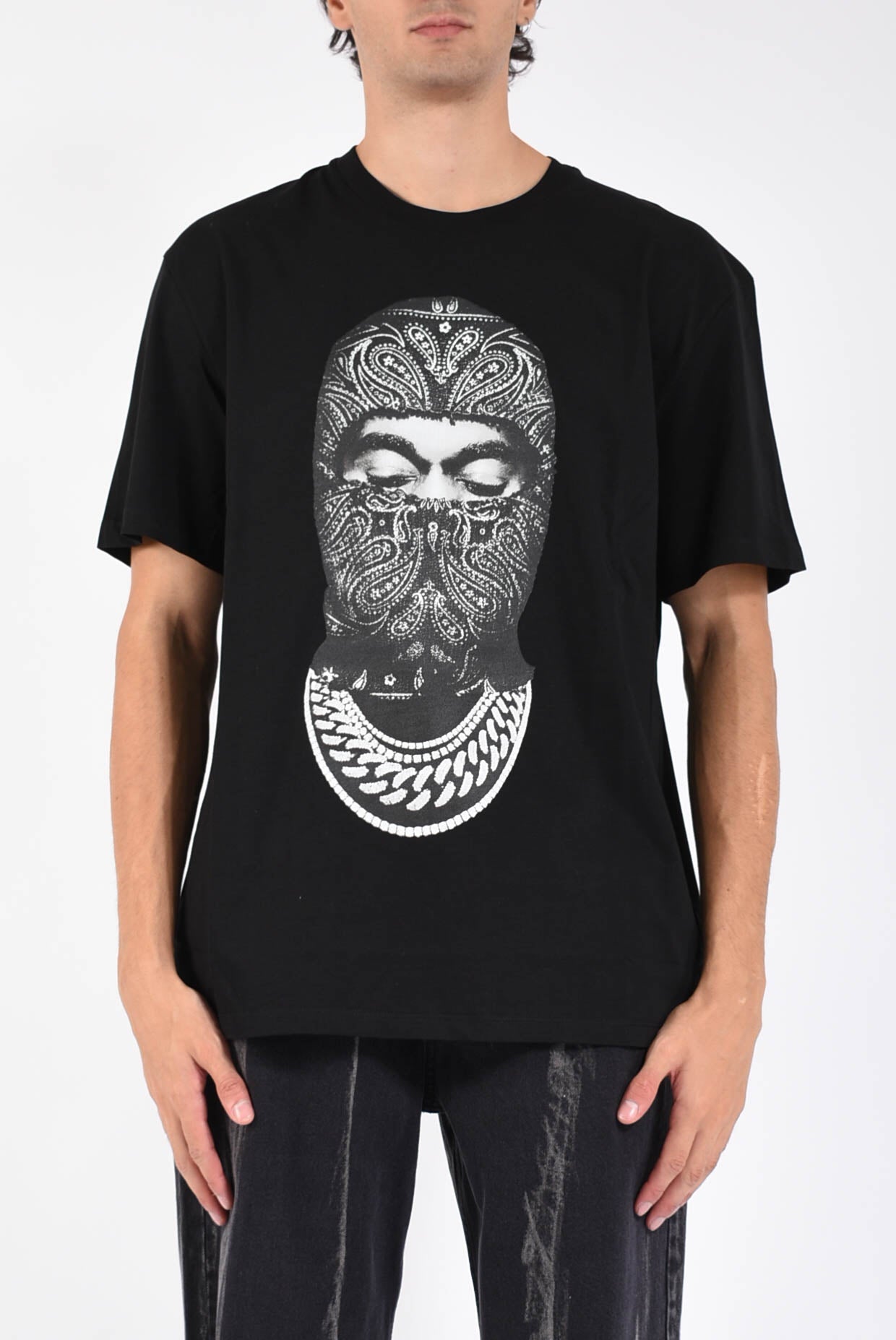 t-shirt with Paisley Mask Graphic