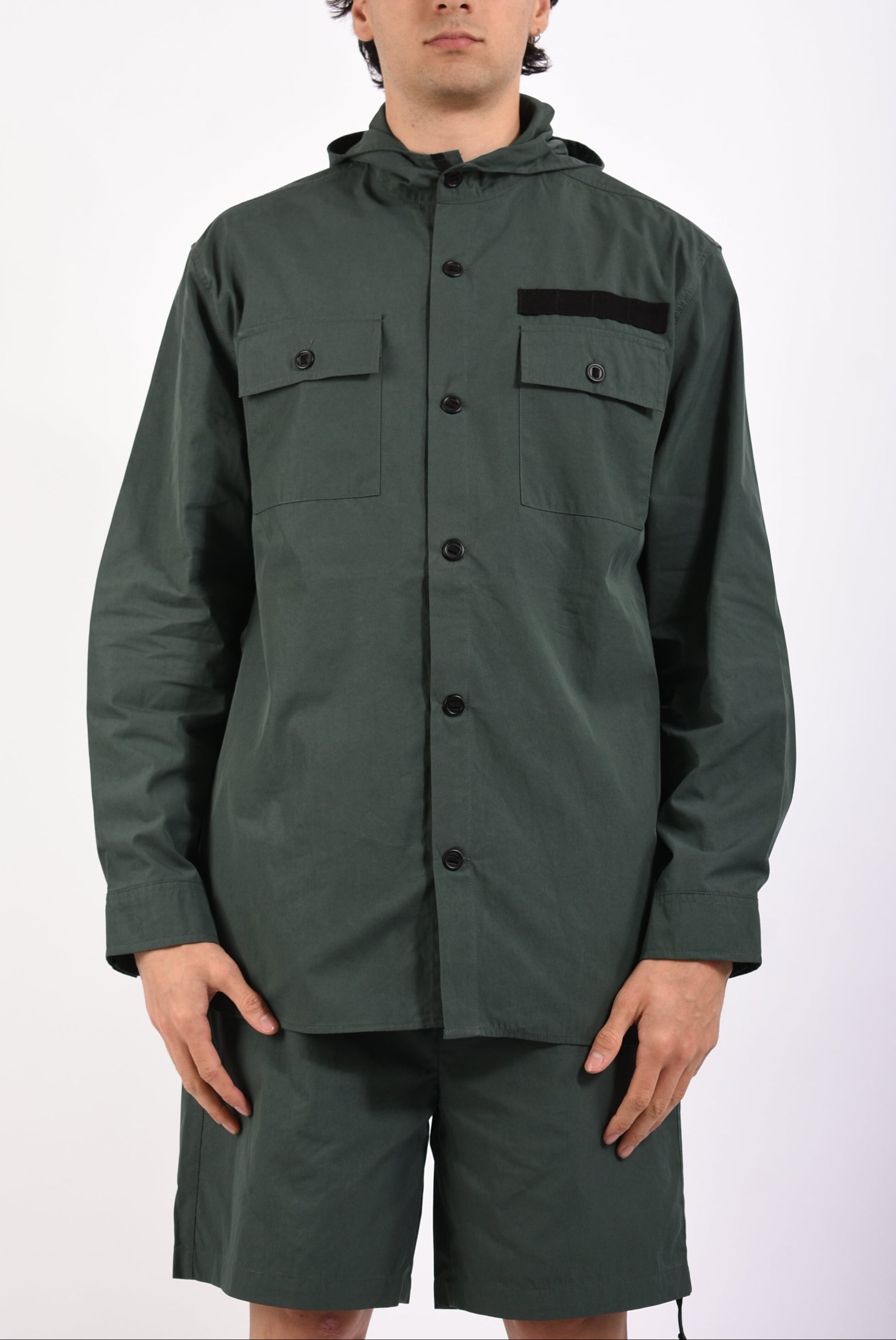 camicia con cappuccio