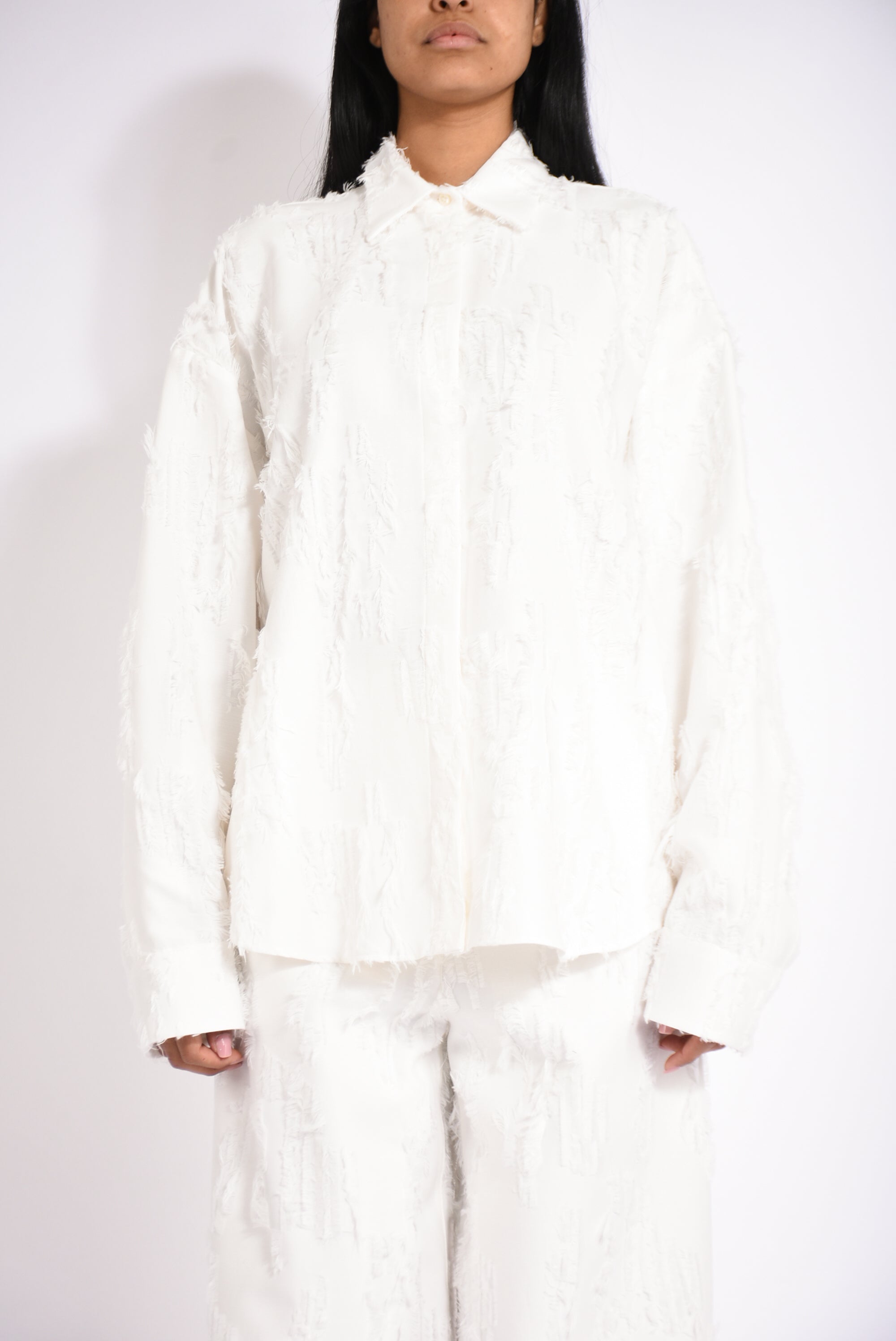 camicia con dettagli sfrangiati
