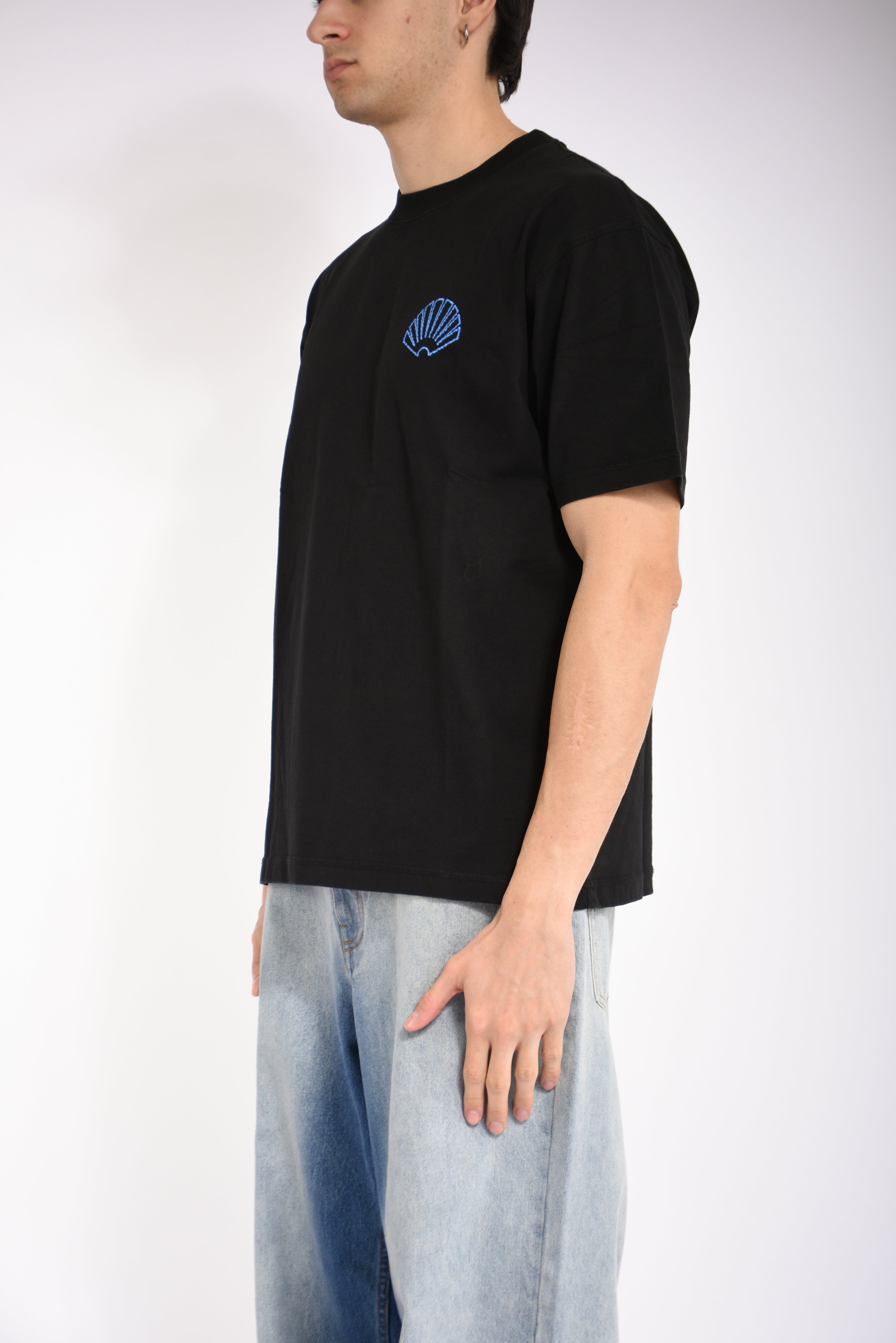 t- shirt logo tee