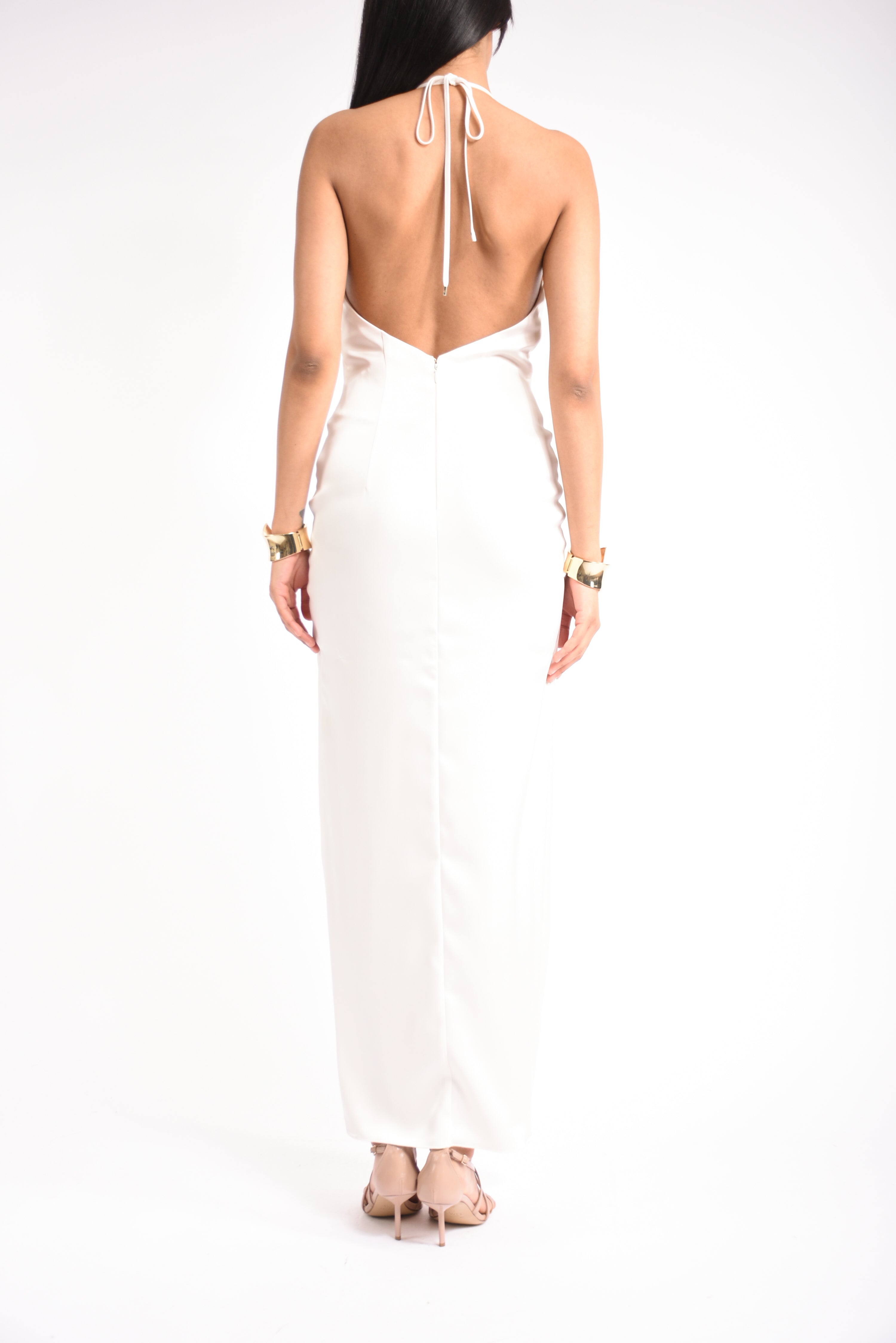 Abito lungo con scollo