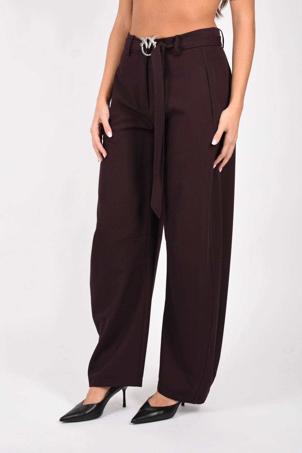 Pantaloni con cintura 107201A18E