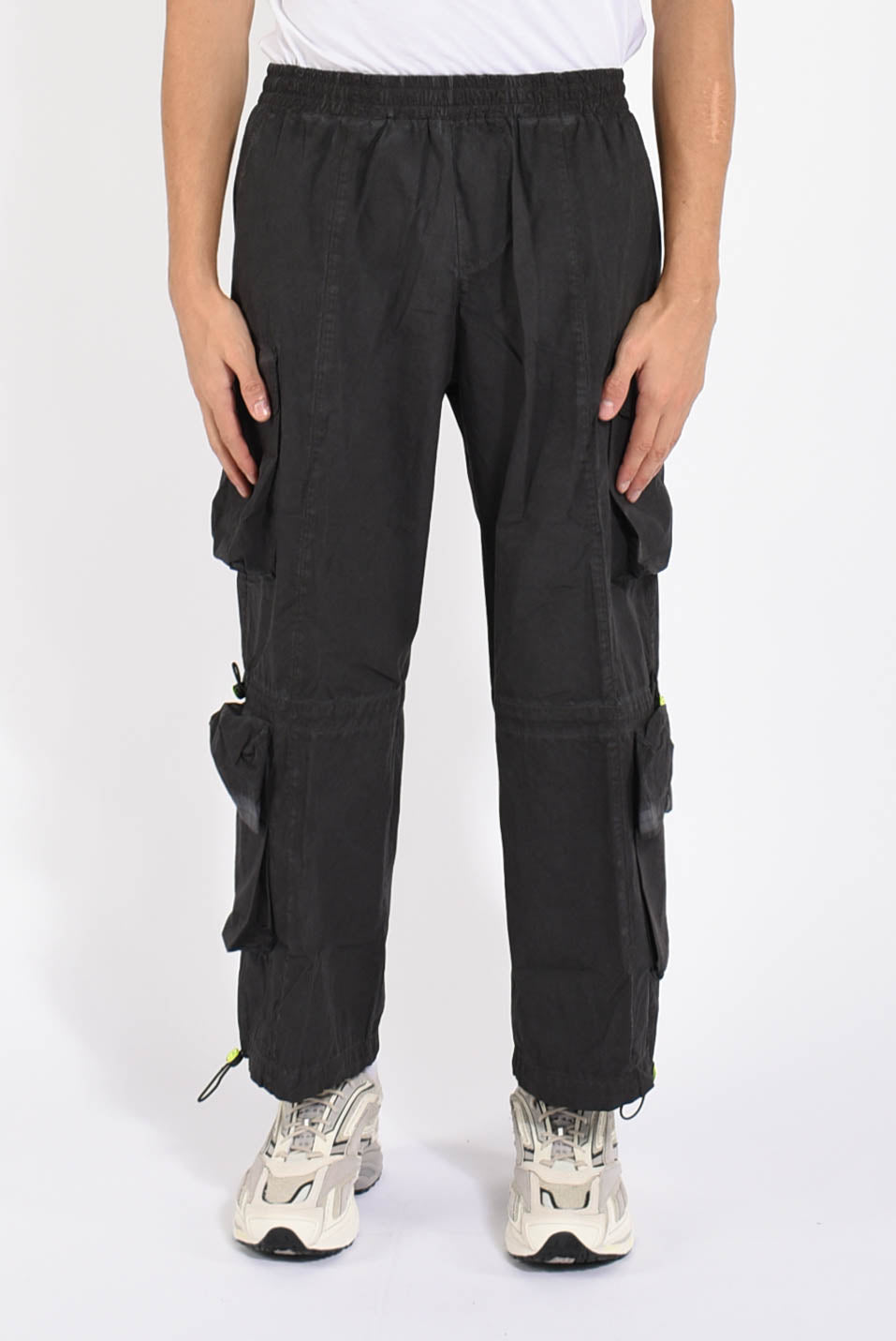 Pantaloni cargo in nylon