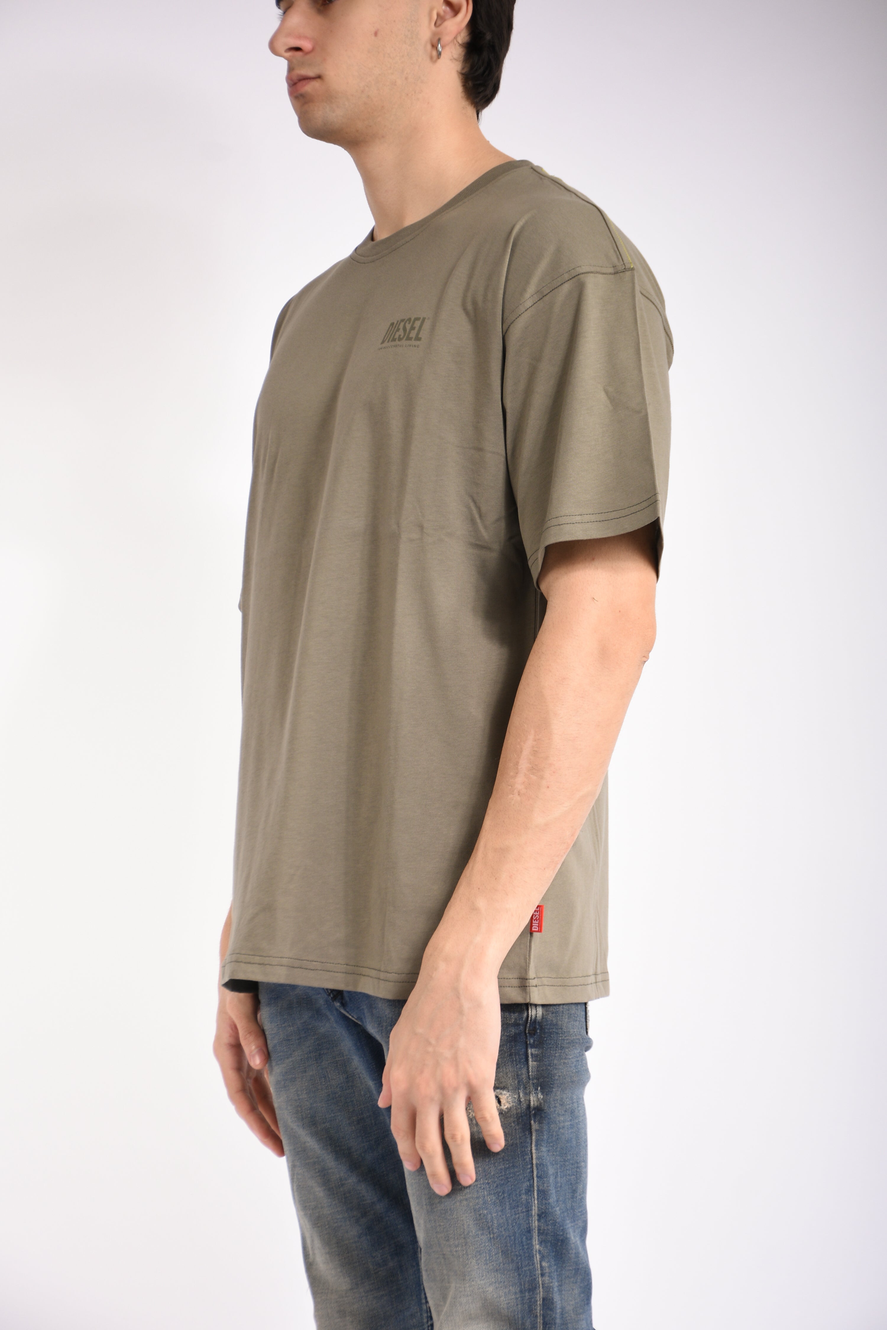 T-shirt con stampa mimetica