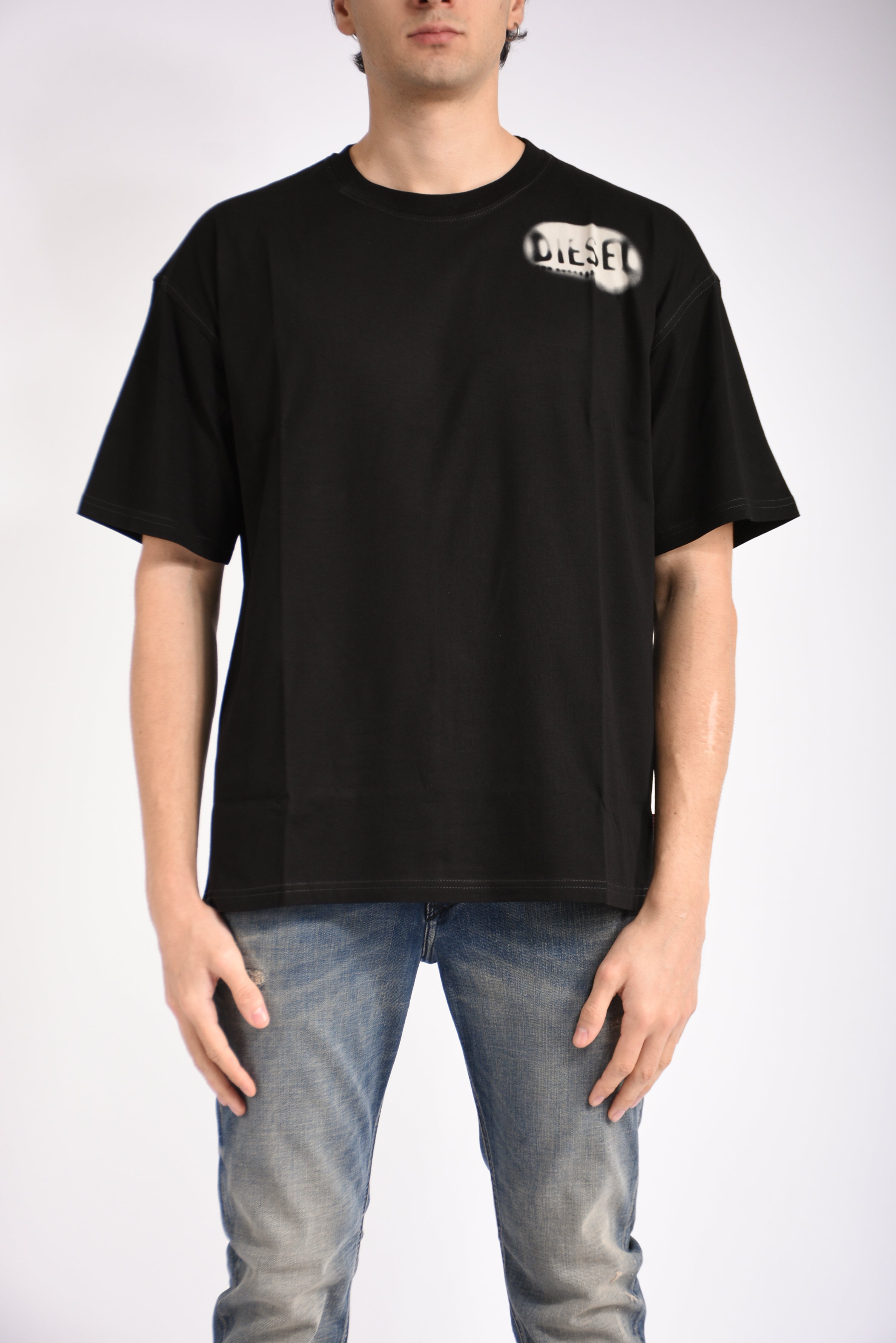 T-shirt con logo sbiadito