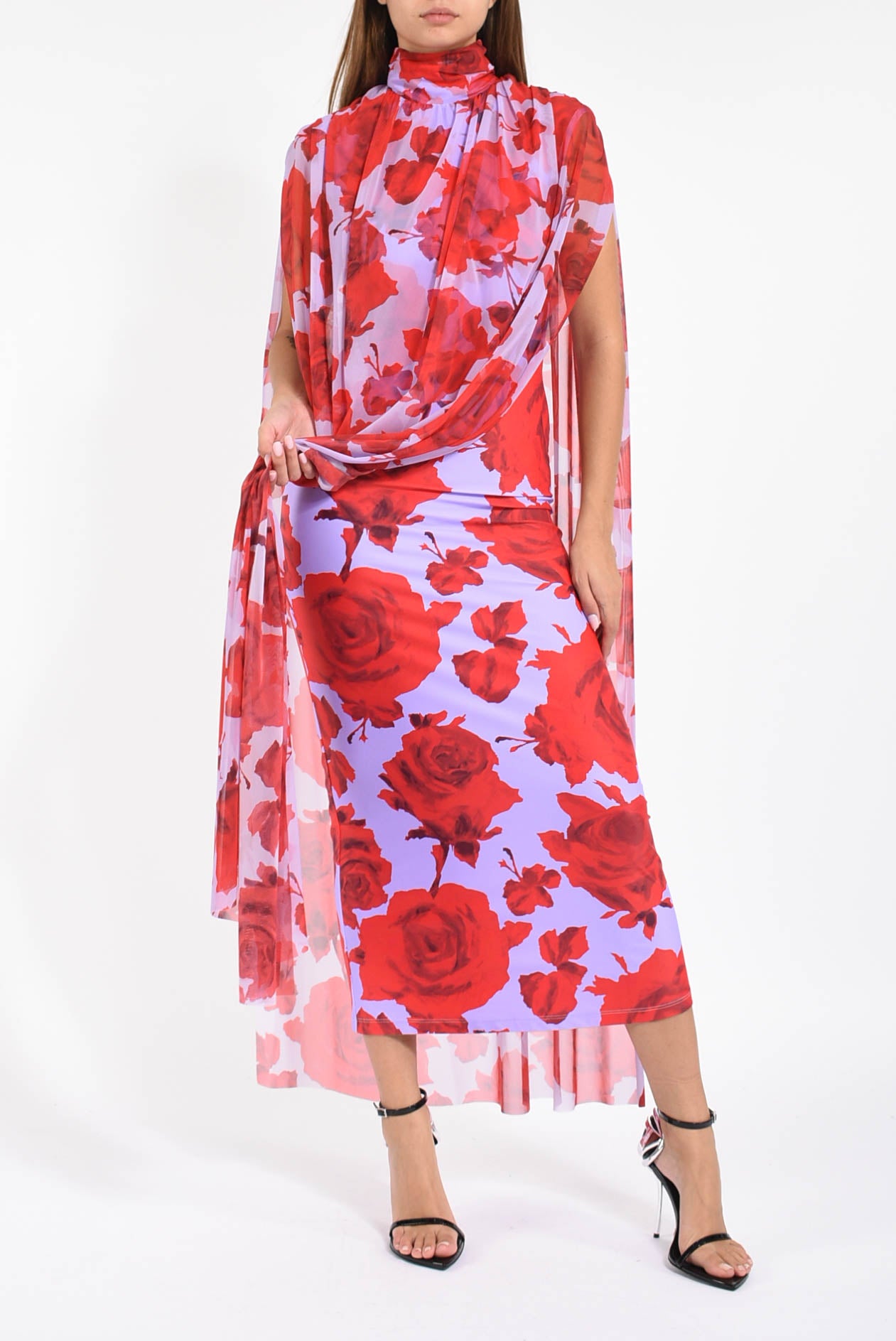 abito lungo con stampa rose