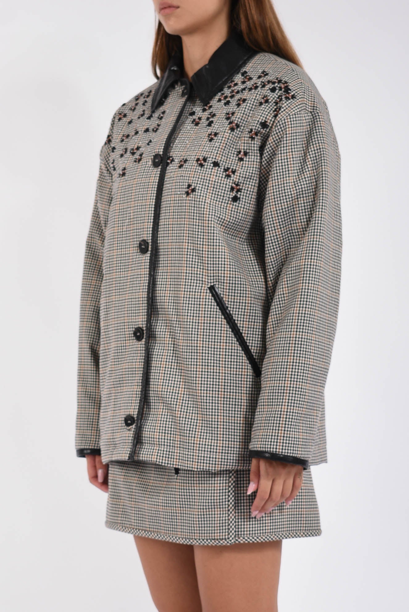 Giubbino in micro check con ricami floreali