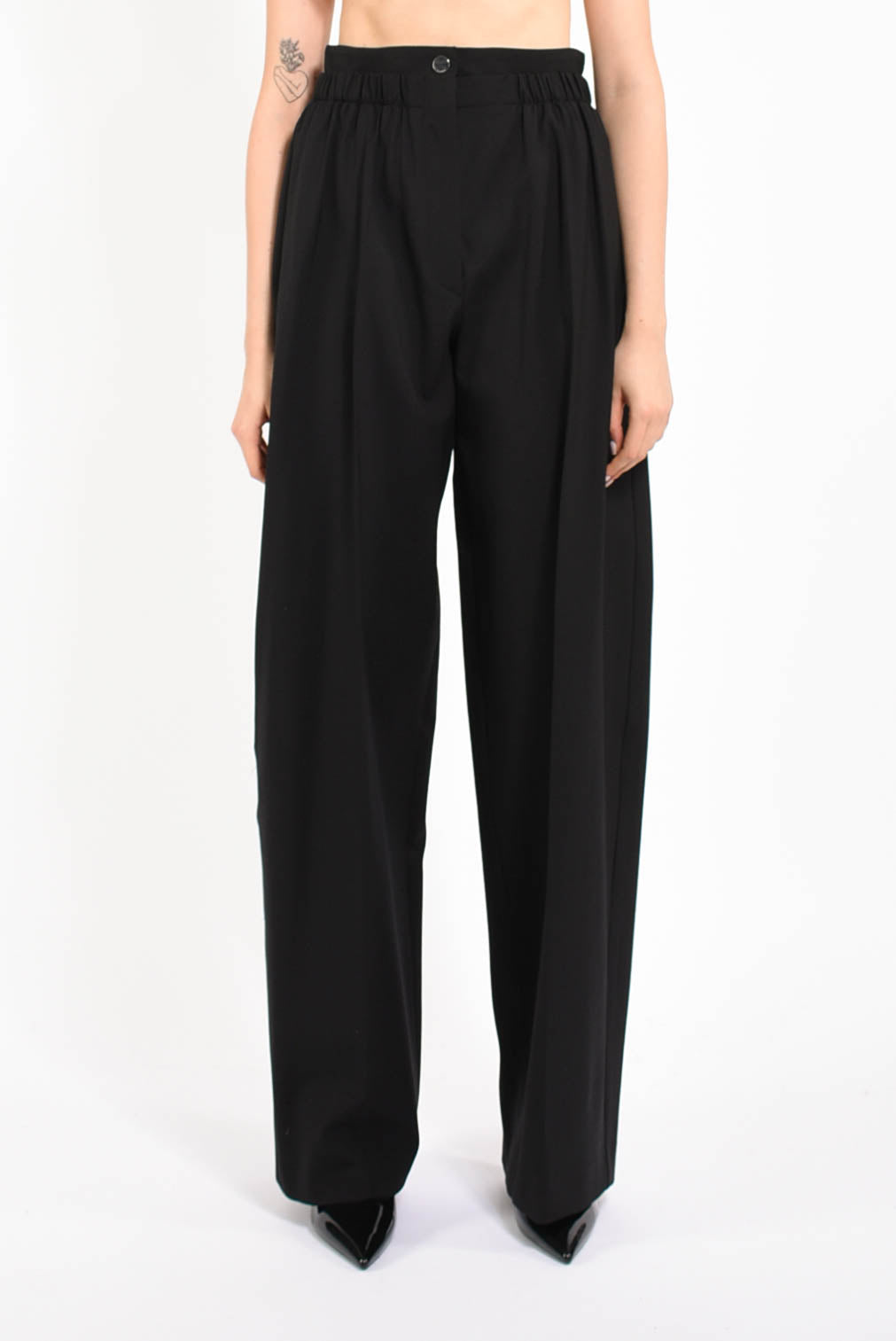 Pantaloni ampi modello quito