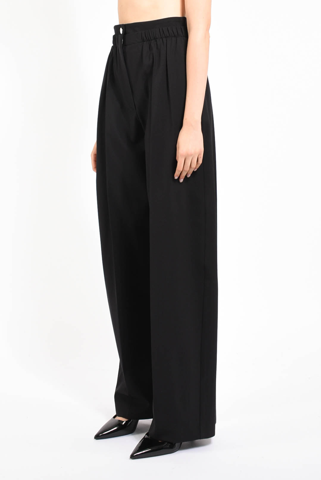 Pantaloni ampi modello quito