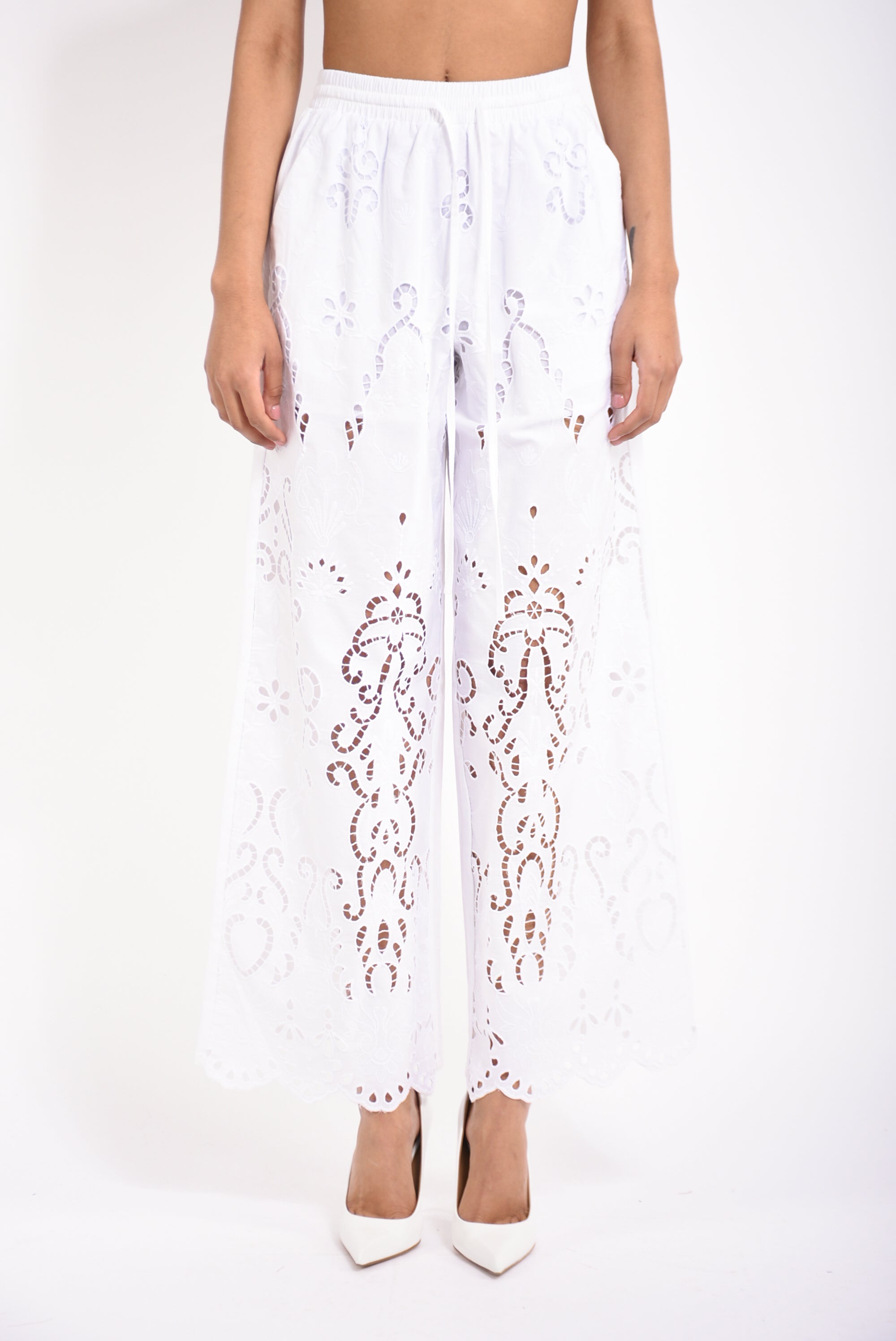pantaloni in cotone con ricami
