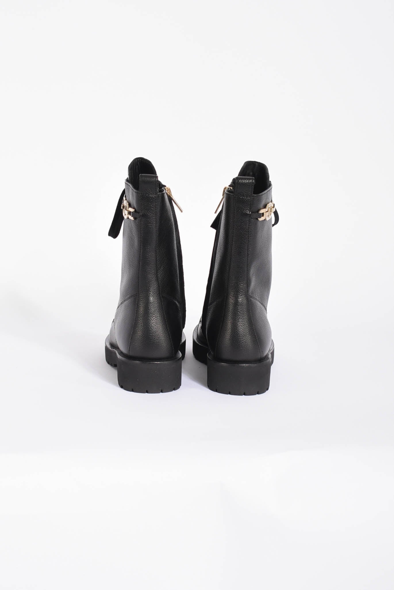 Anfibi in pelle con catena e Oval T