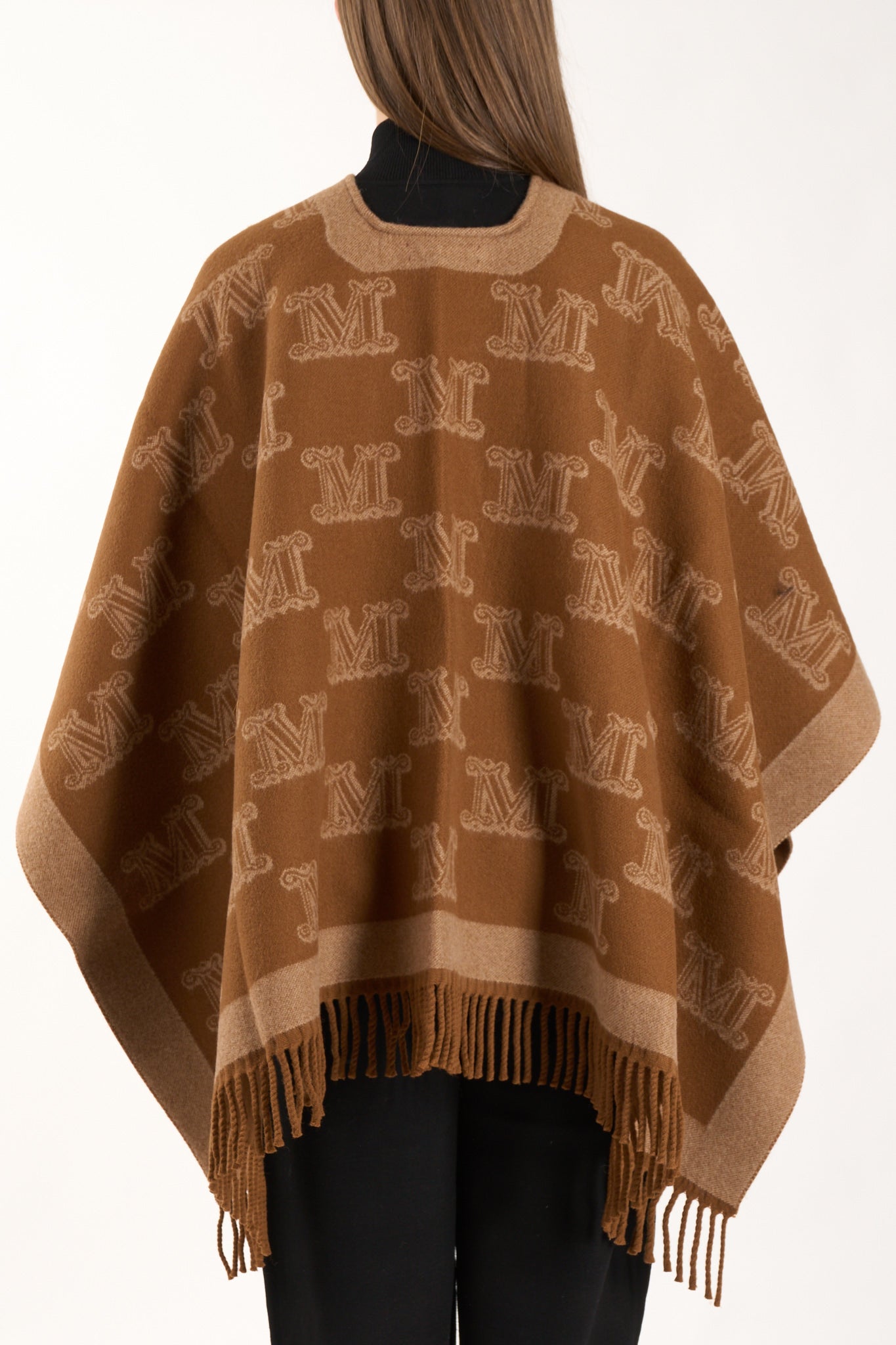 poncho in lana modello frinestd