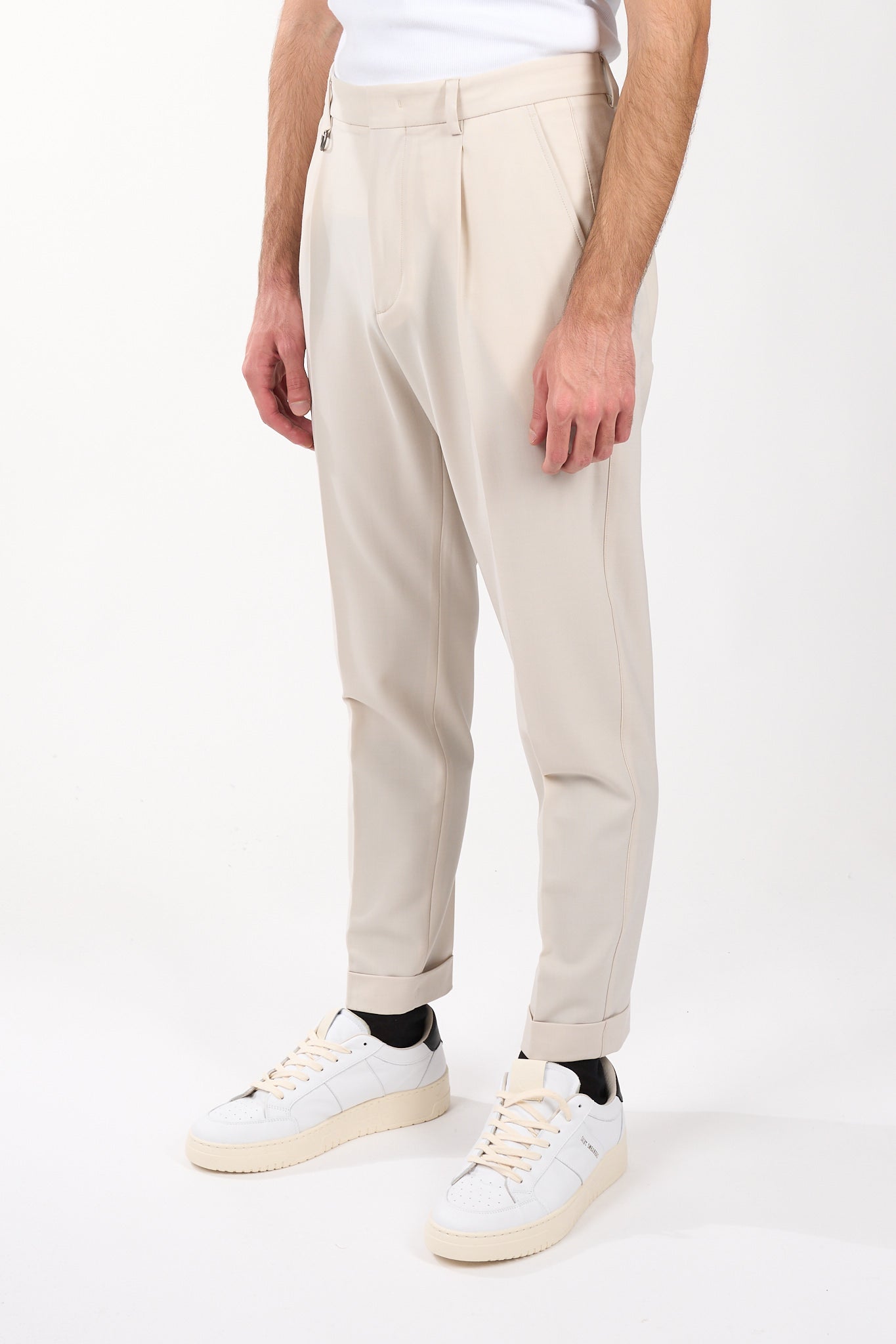 Pantaloni con pinces in misto lana