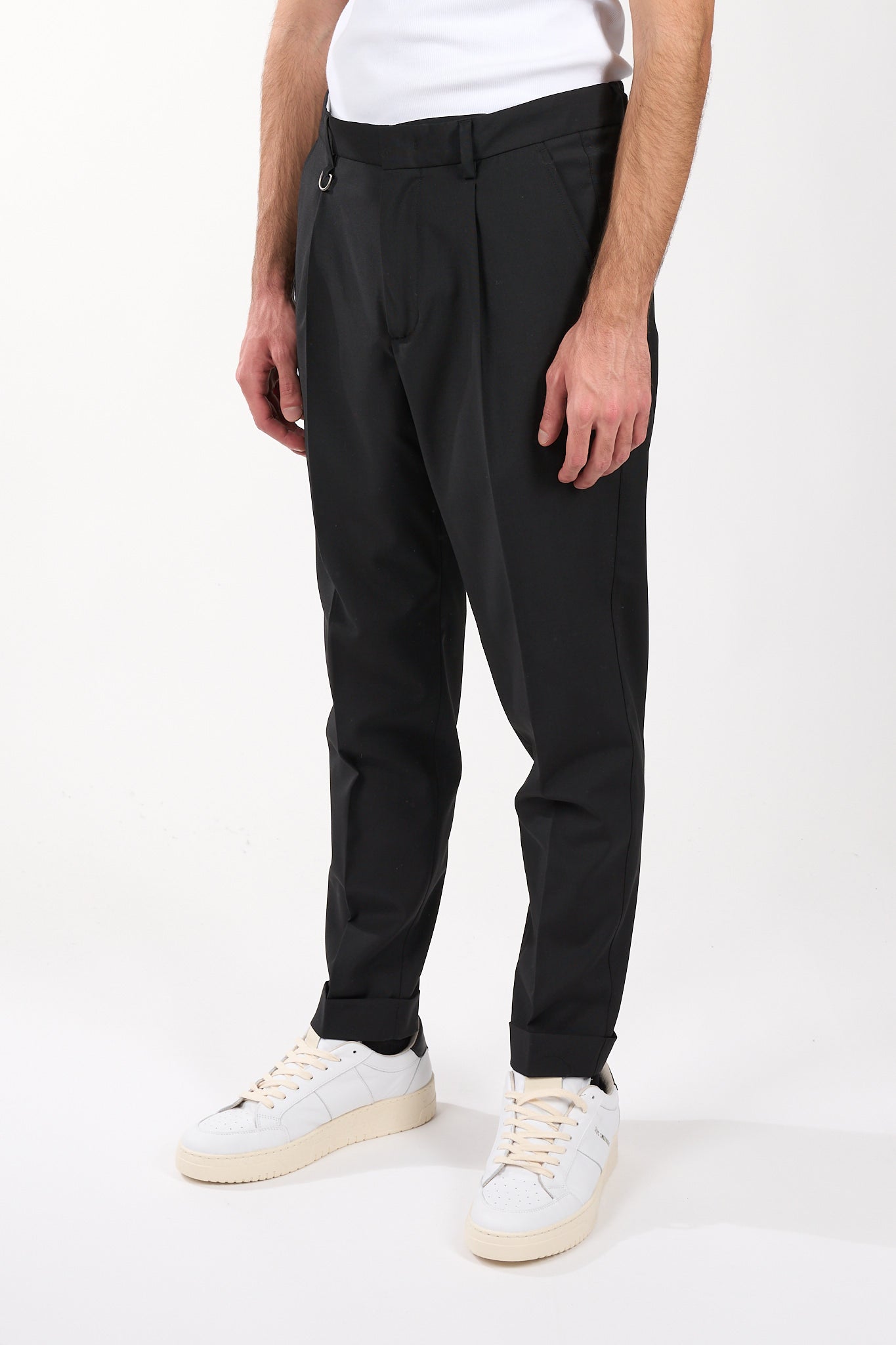 Pantaloni con pinces in misto lana