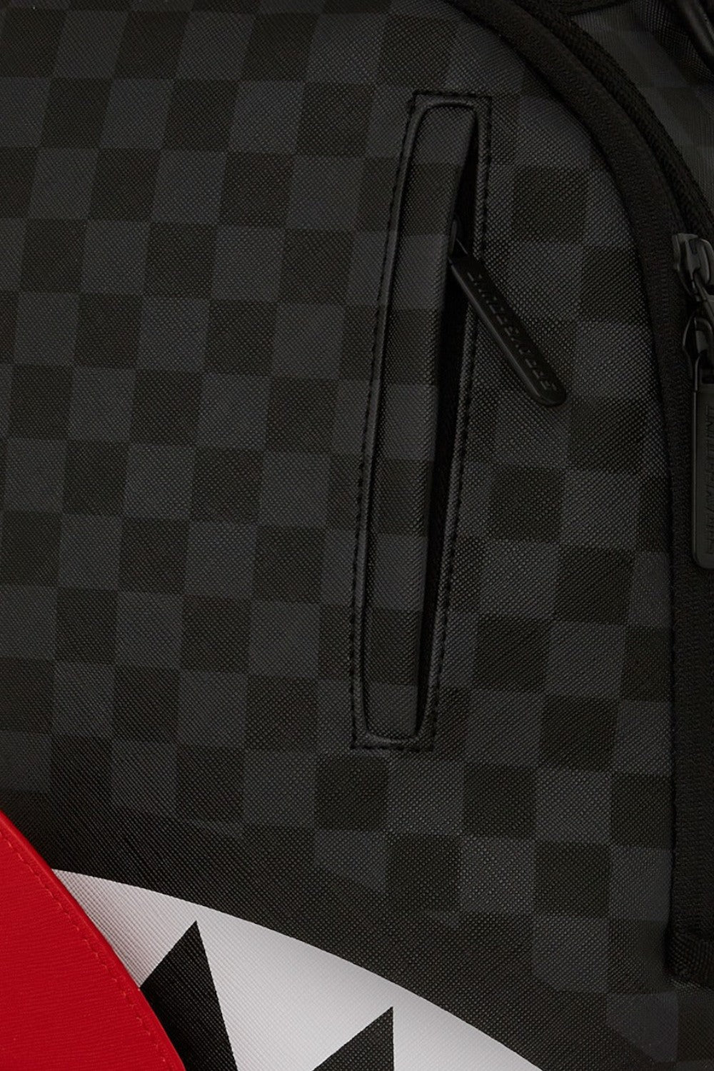 zaino Shark smashed through