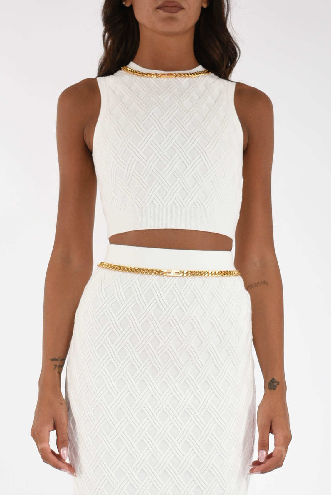 Top in maglia a rombi con dettaglio gioiello