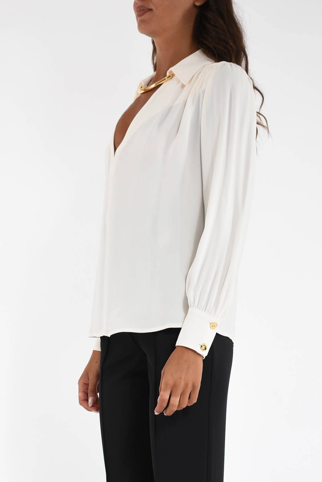 Camicia in georgette con dettaglio gioiello