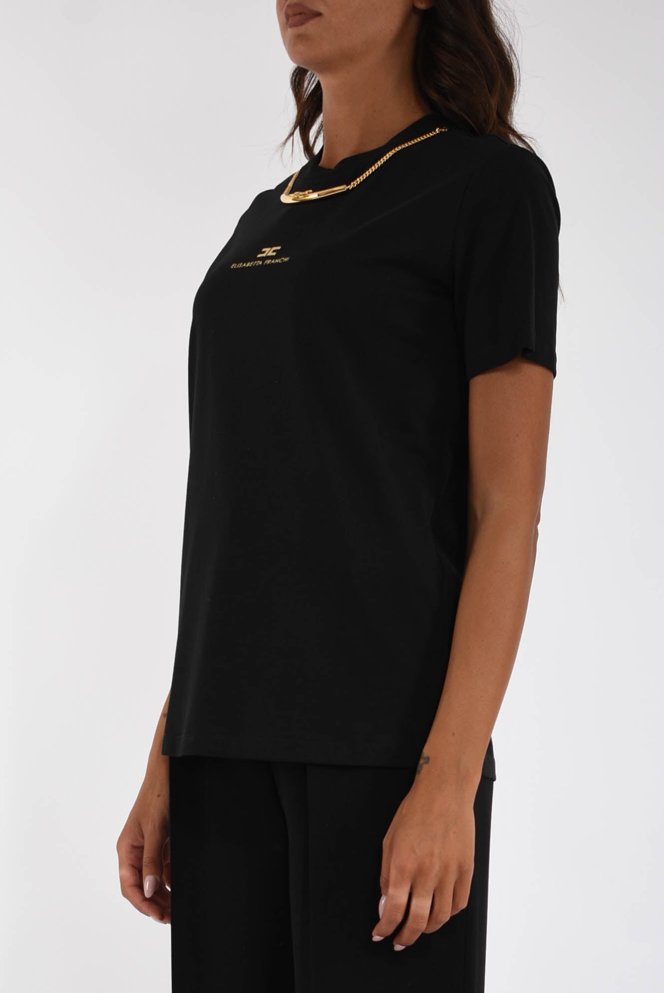 T-shirt in jersey di cotone con collana