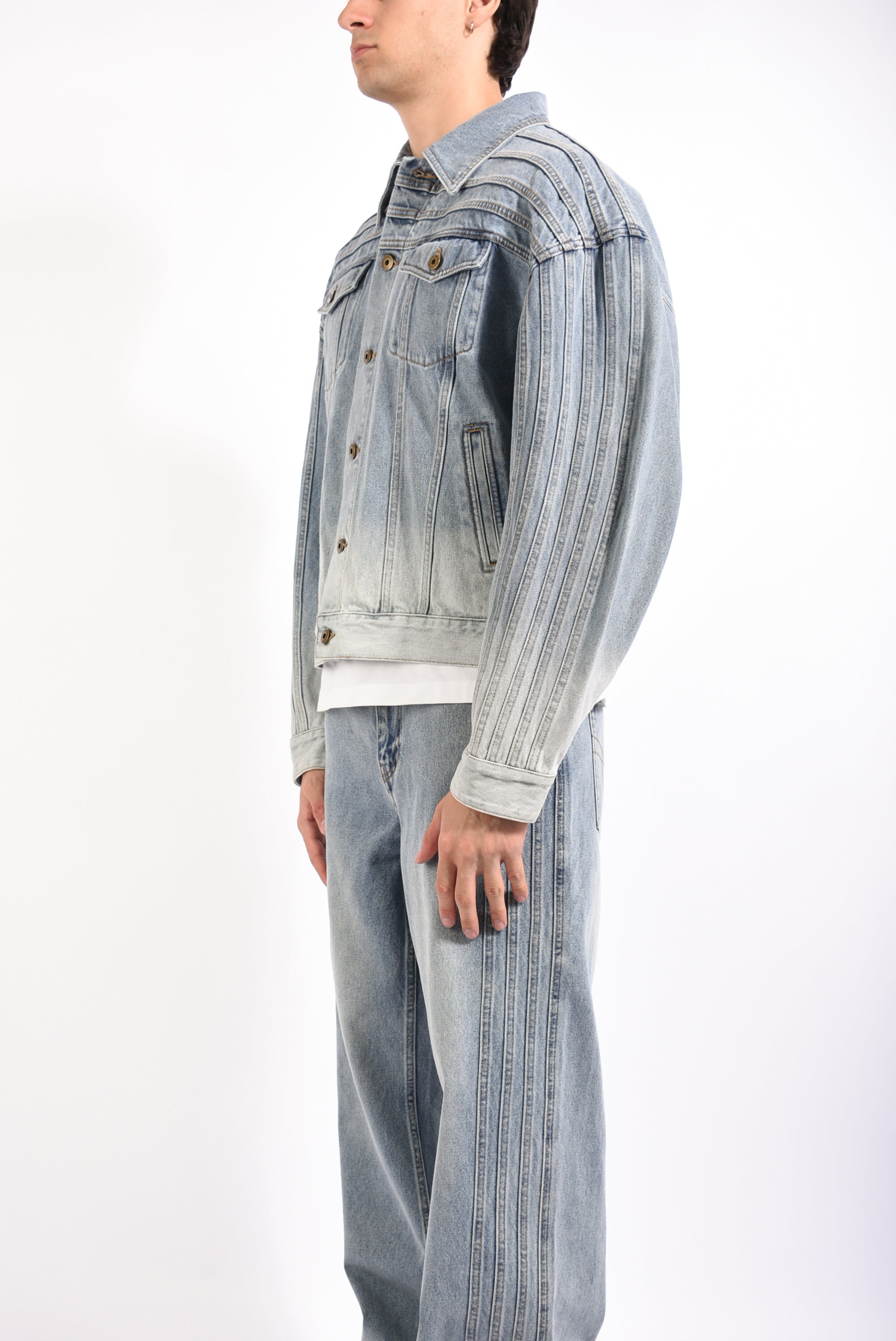 giubbino in denim decostruito