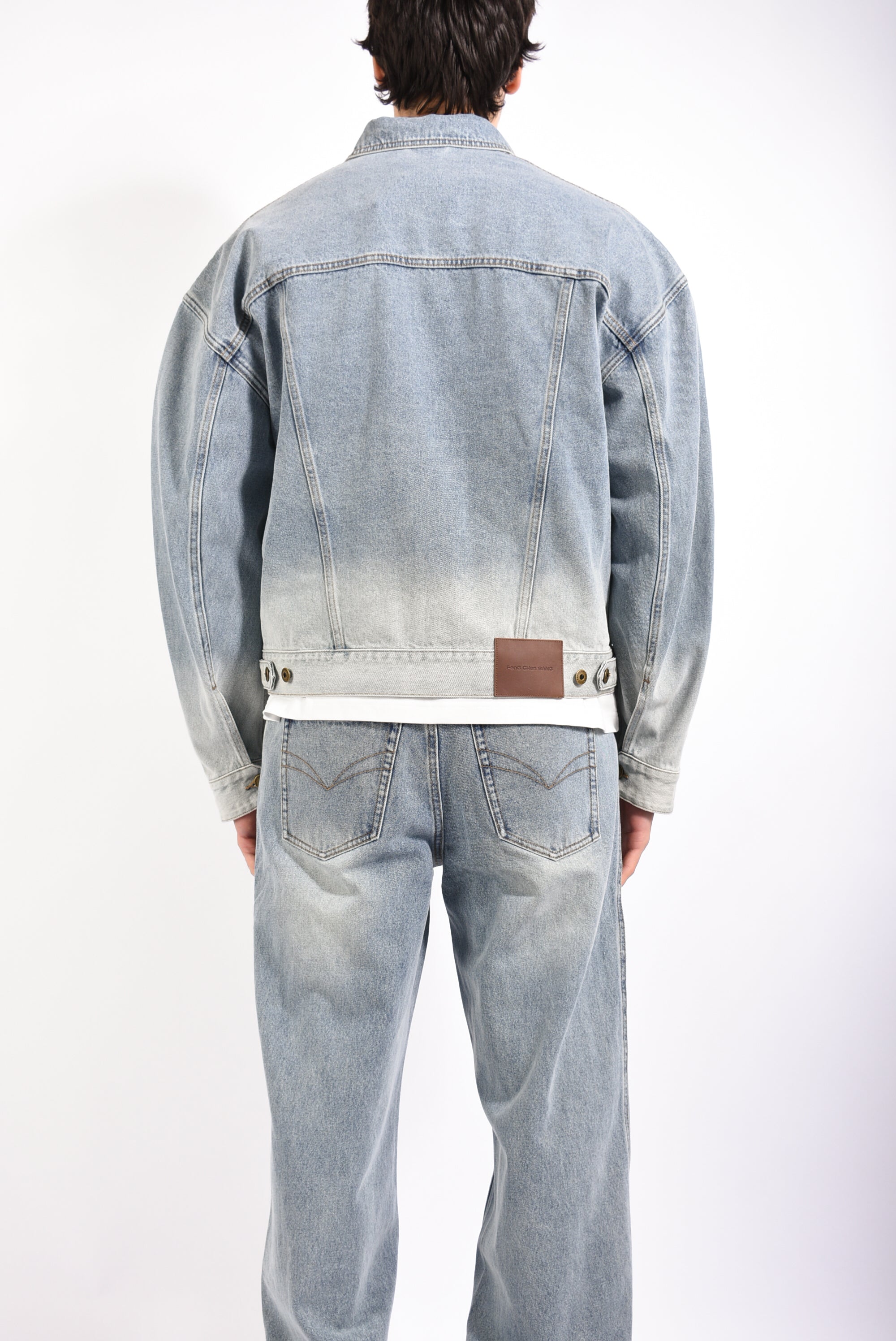 giubbino in denim decostruito