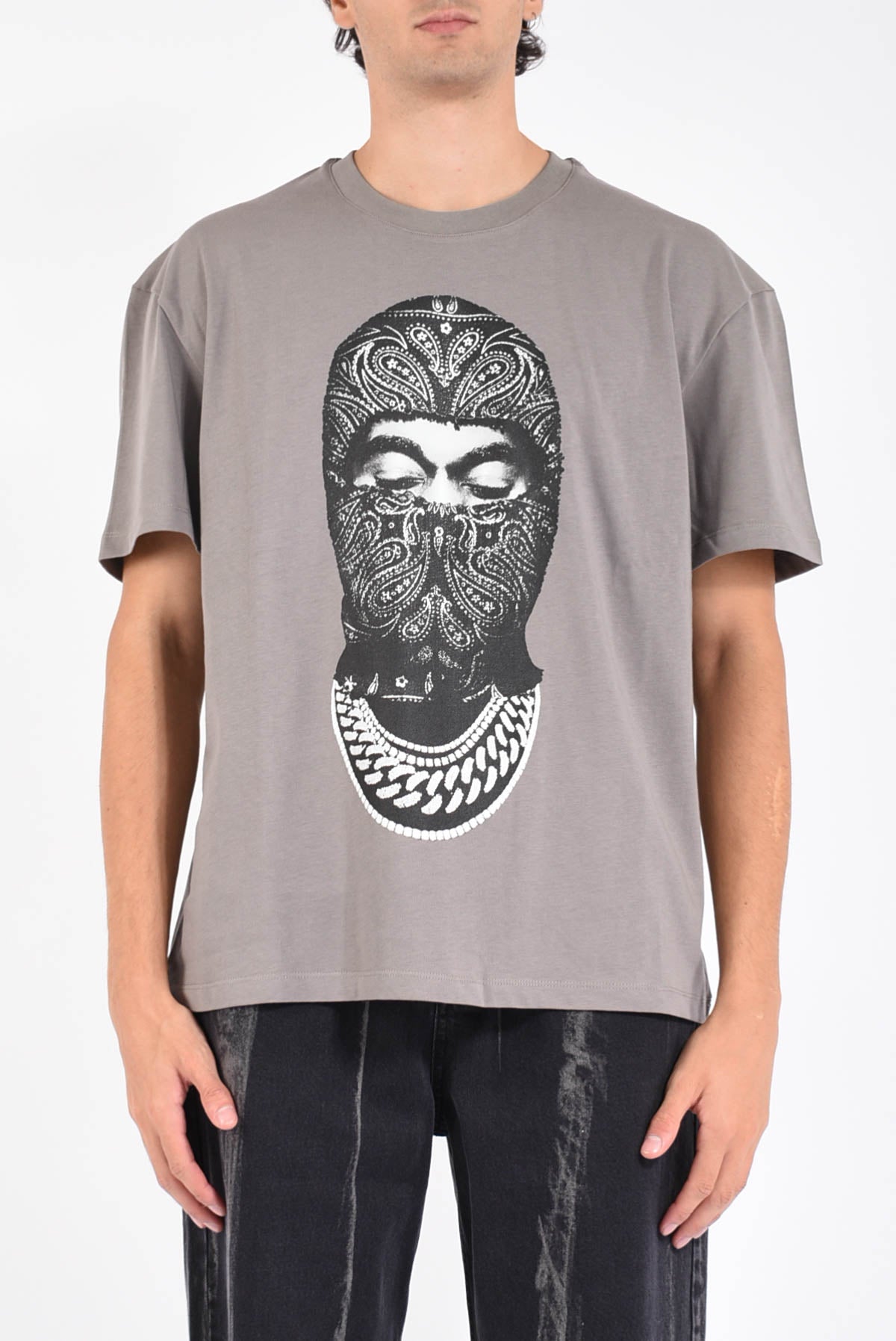 t-shirt with Paisley Mask Graphic