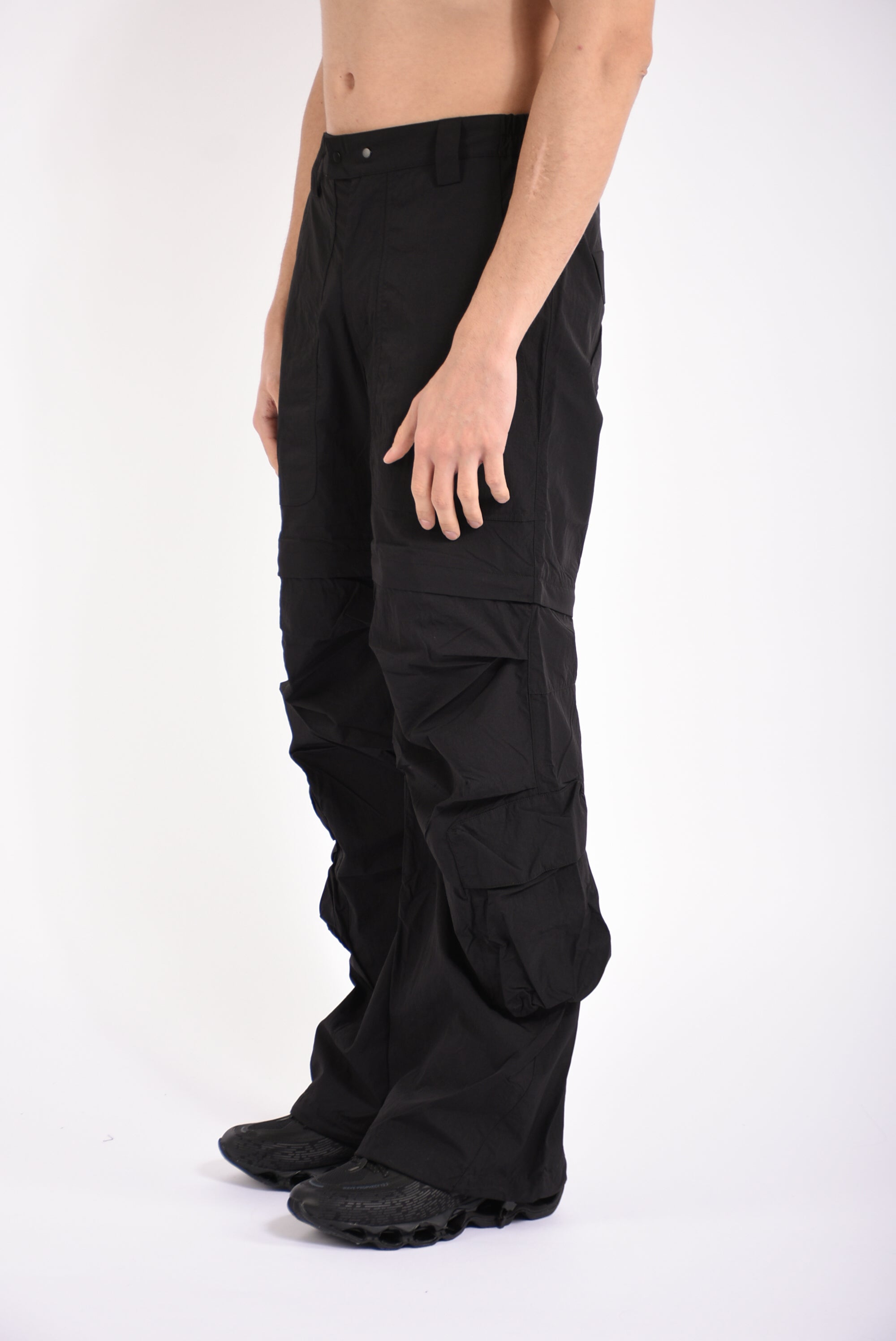 Pantaloni cargo in nylon