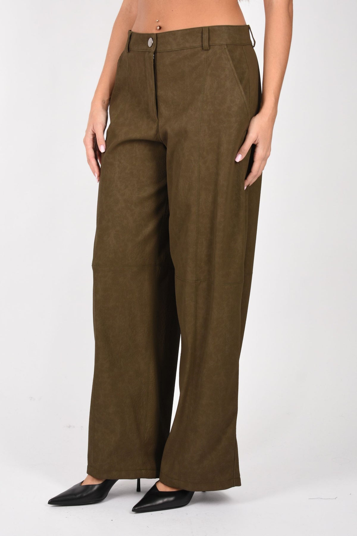 Pantaloni straight effetto pelle nabuk 107710A3MD