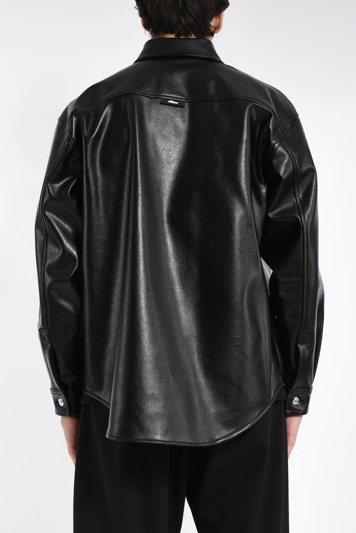 Camicia in similpelle strutturata