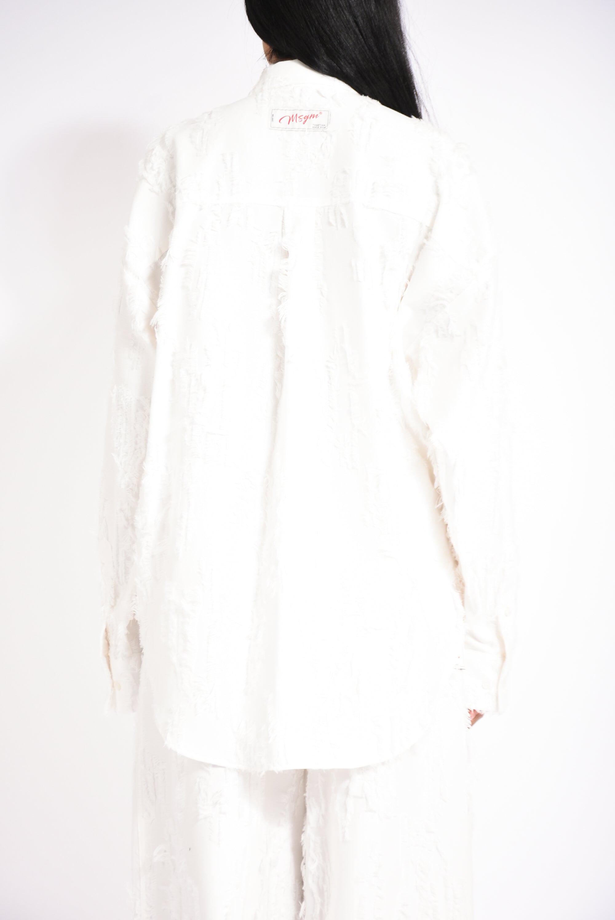 camicia con dettagli sfrangiati