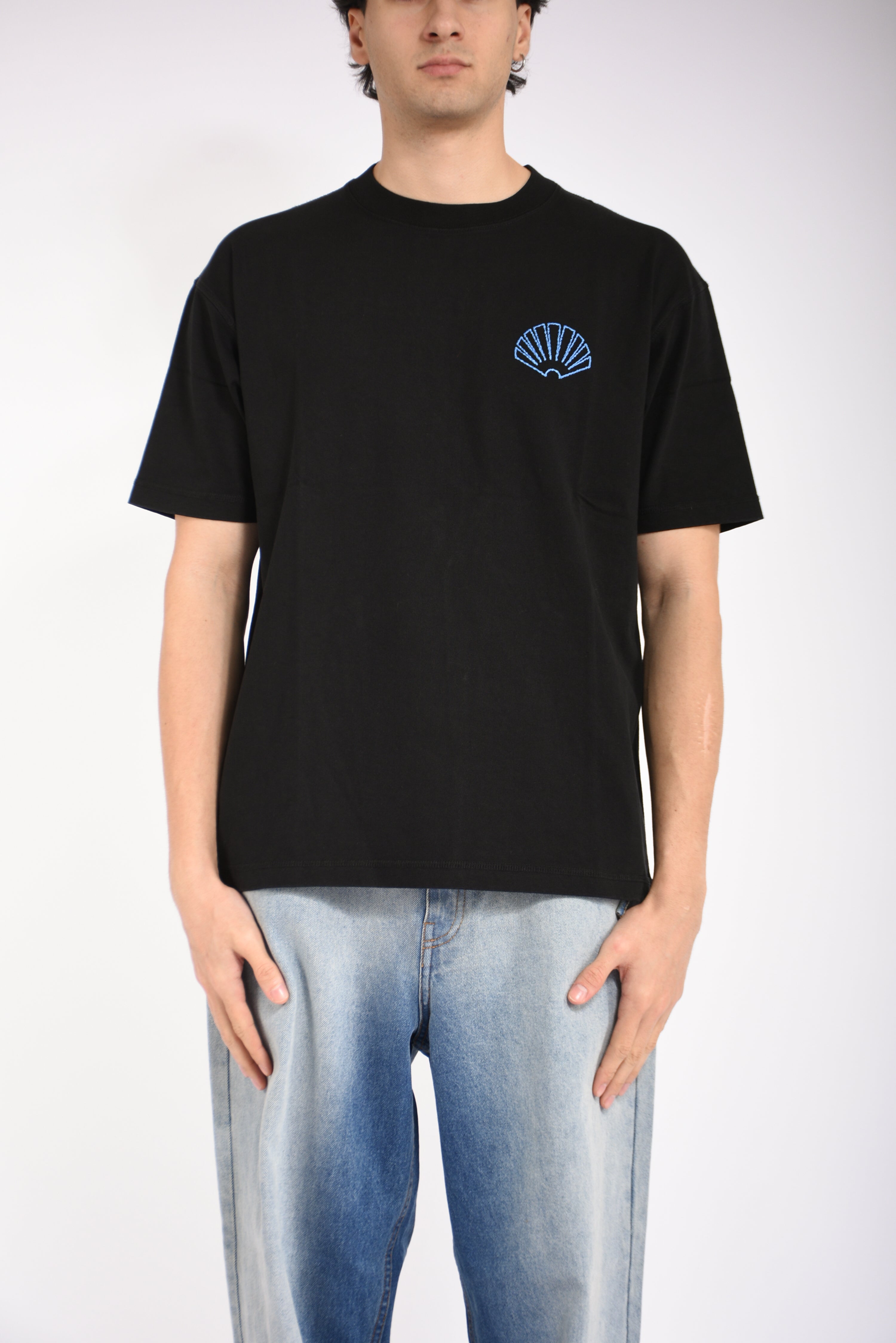 t- shirt logo tee