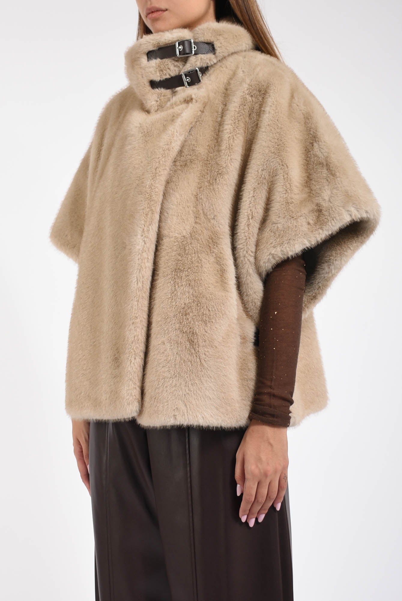 cappa in ecopelliccia comodino