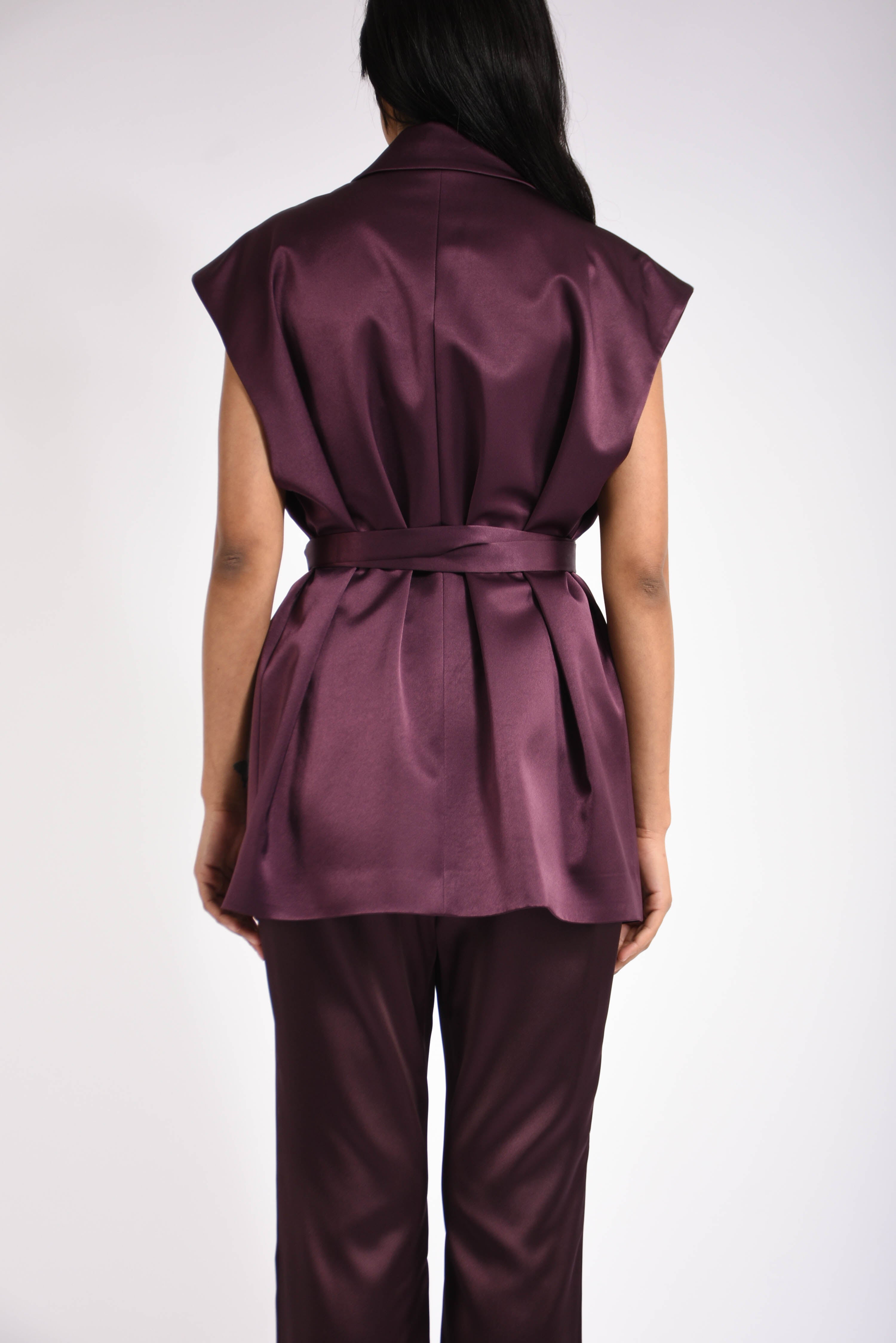 Giacca smanicata in satin melanzana