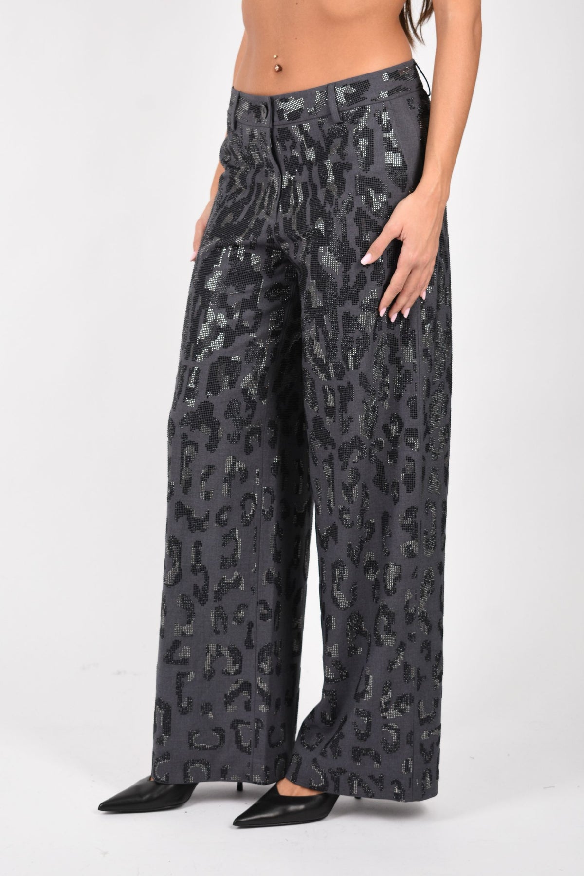 Pantalone wide leg con fantasia maculata e microstrass 107520A3GO