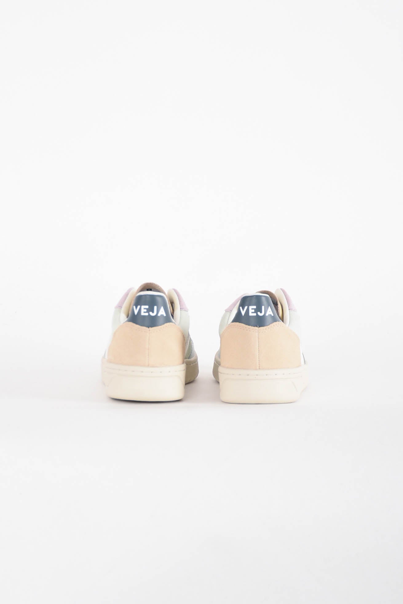 VEJA sneakers in pelle modello v-10